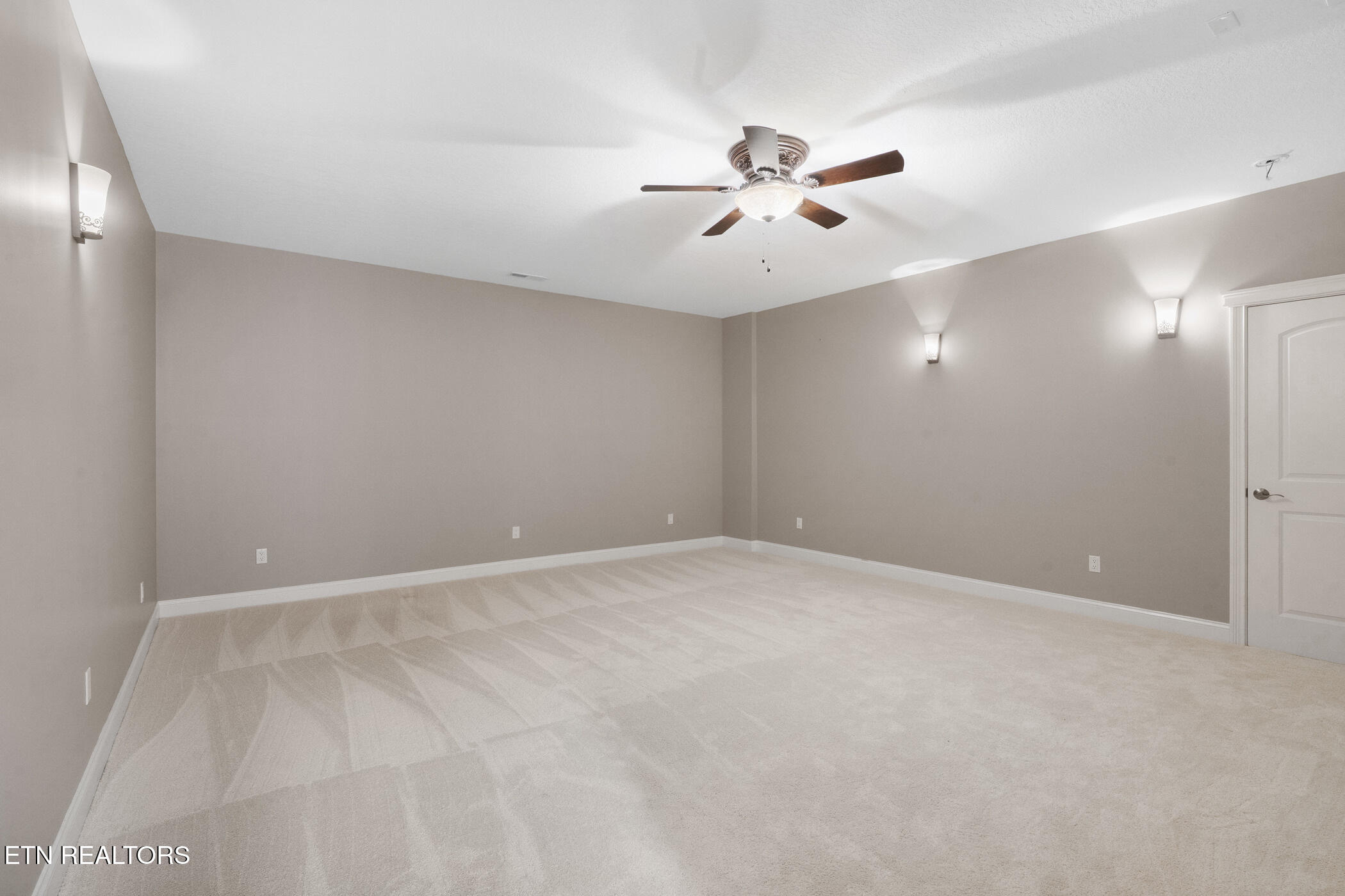 1811 Jordans Creek Way Sevierville TN 37876
