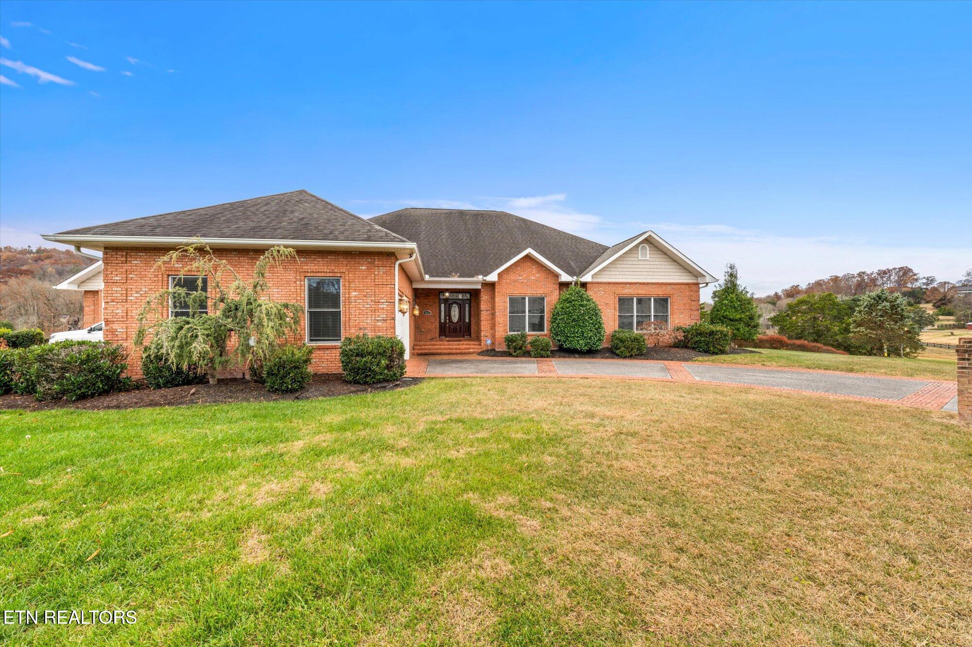 1811 Jordans Creek Way Sevierville TN 37876