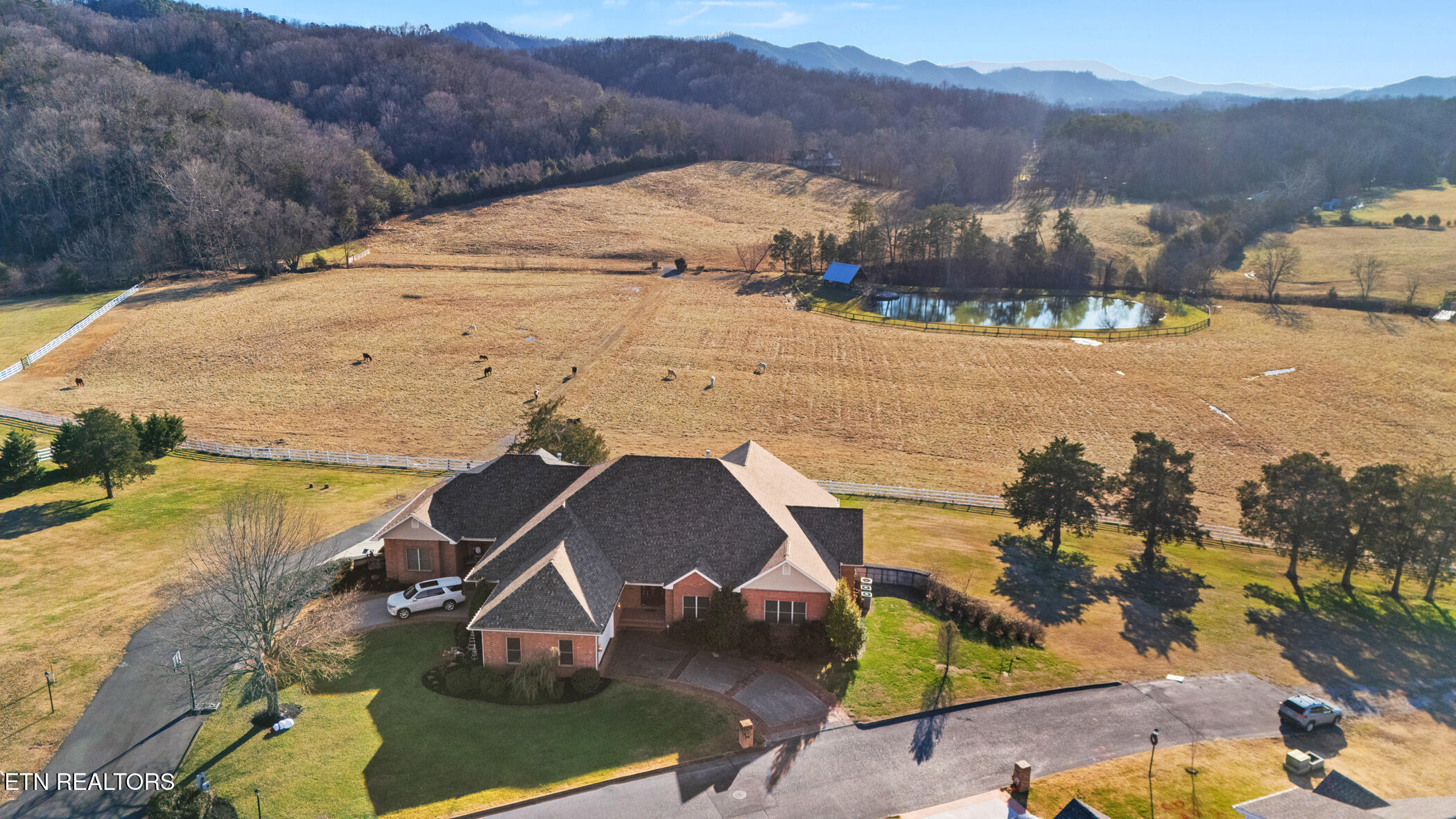 1811 Jordans Creek Way Sevierville TN 37876