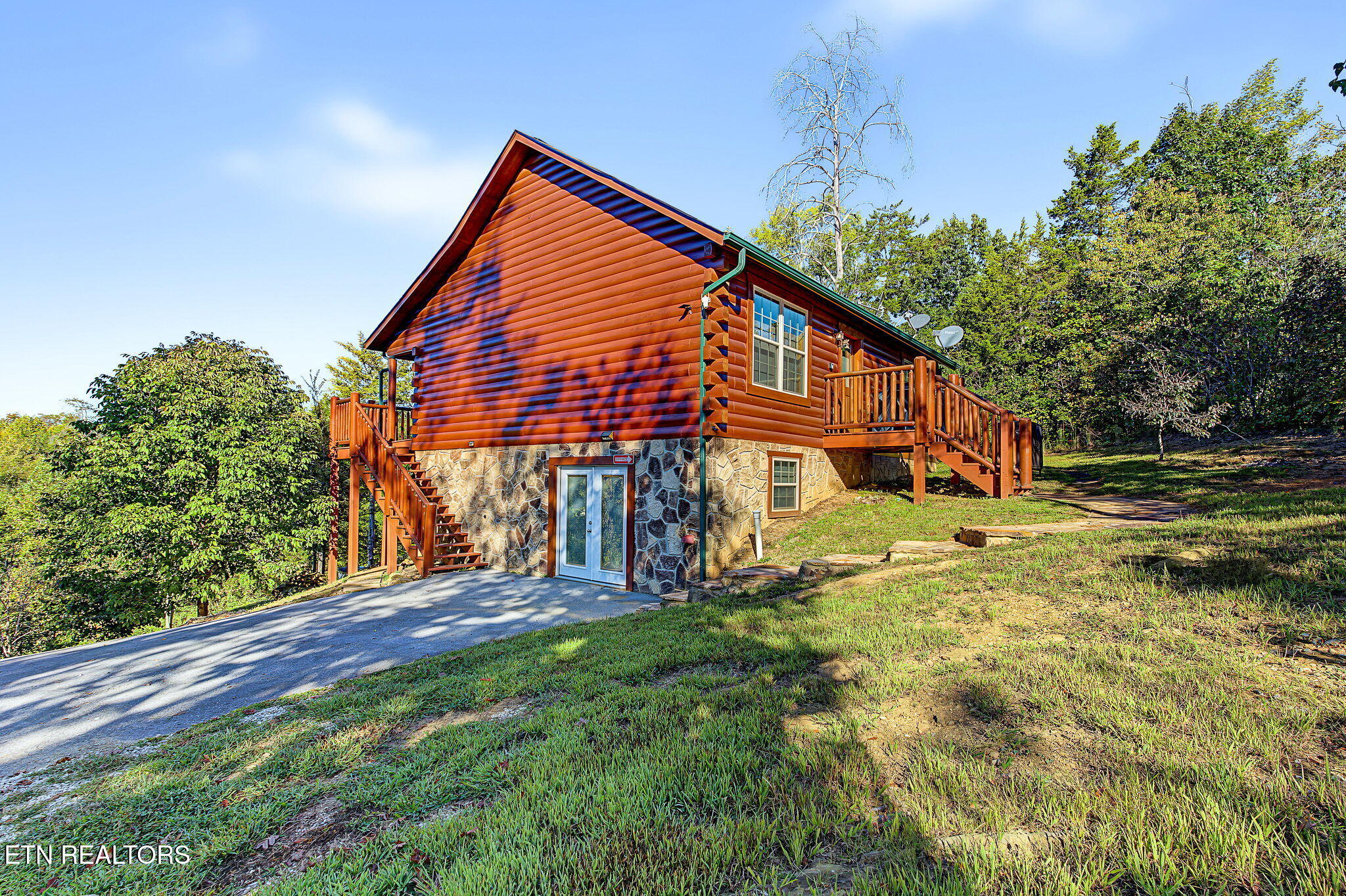 670 Magic Kingdom Lane Sevierville TN 37876