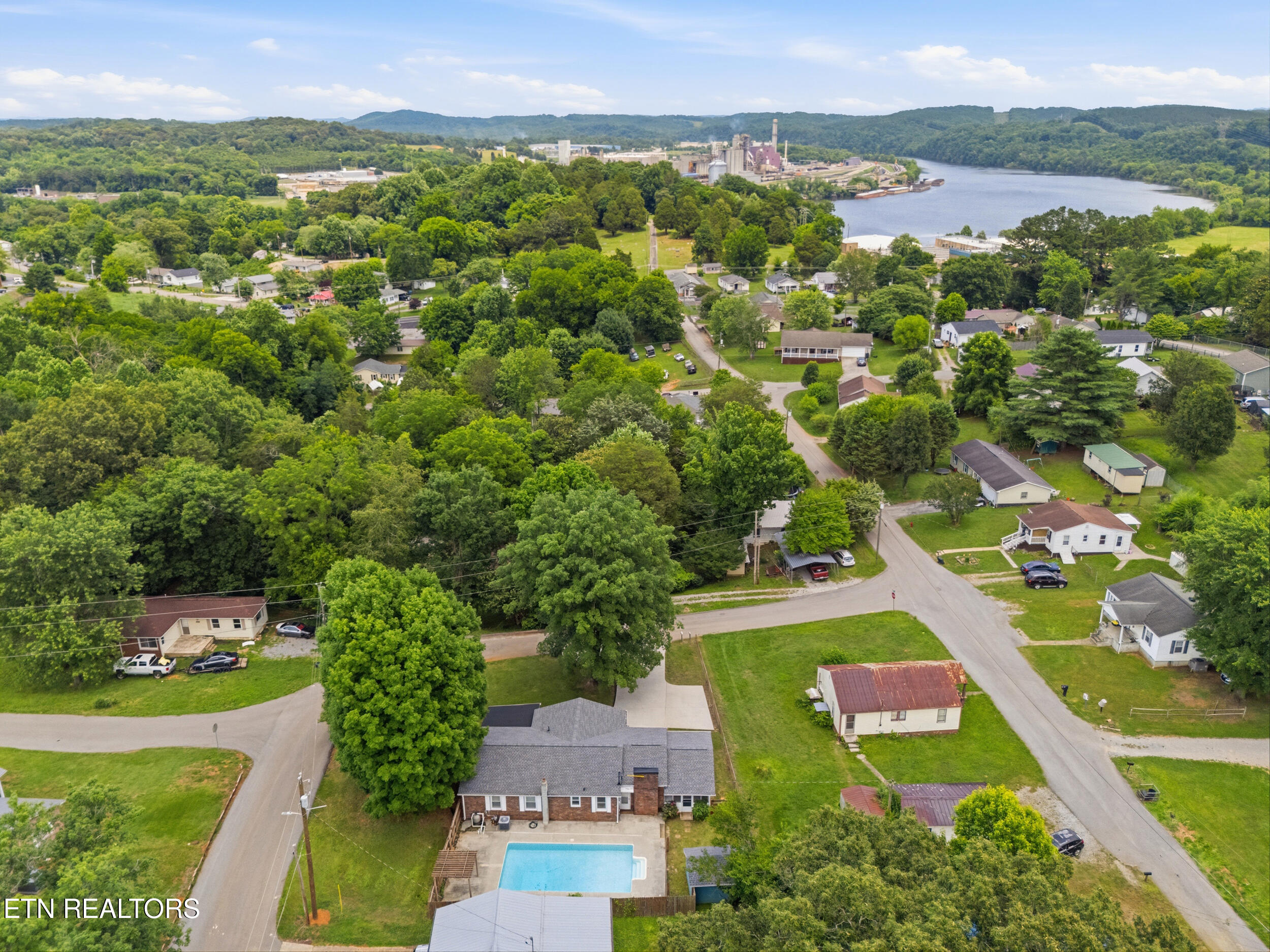 513 Smokey Drive Loudon TN 37774