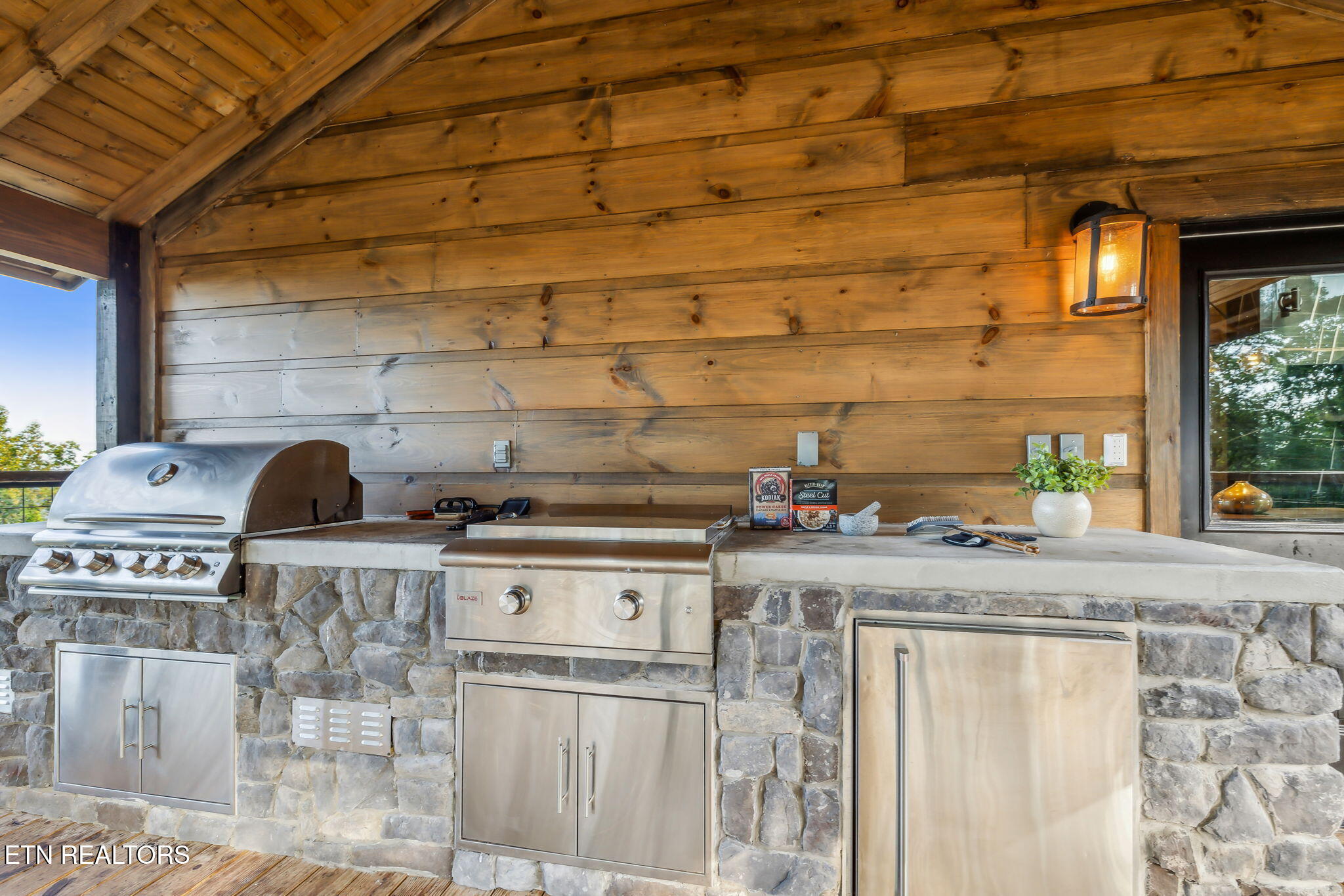 2520 Angelos Mountain Way Pigeon Forge TN 37862