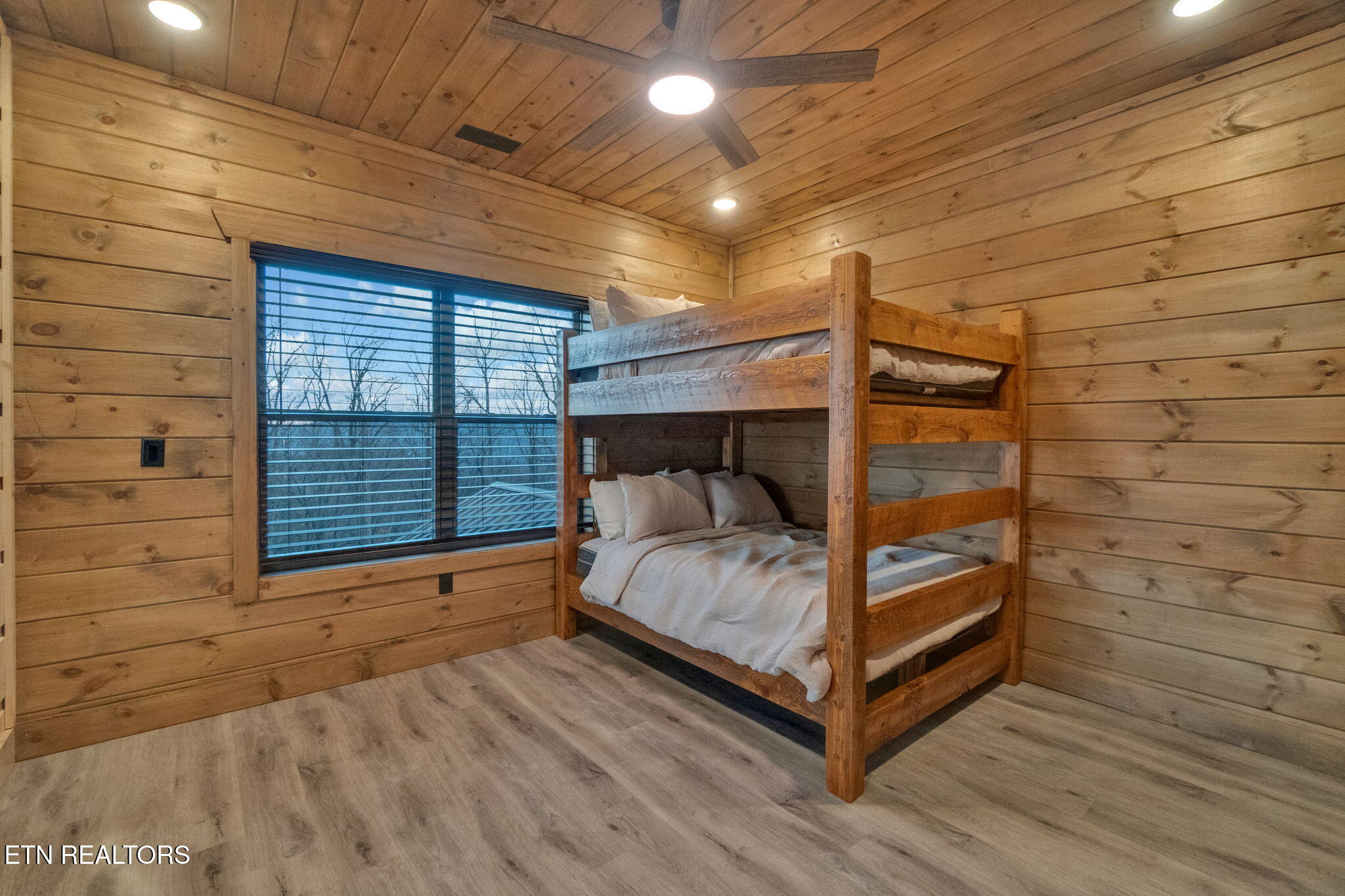 2520 Angelos Mountain Way Pigeon Forge TN 37862
