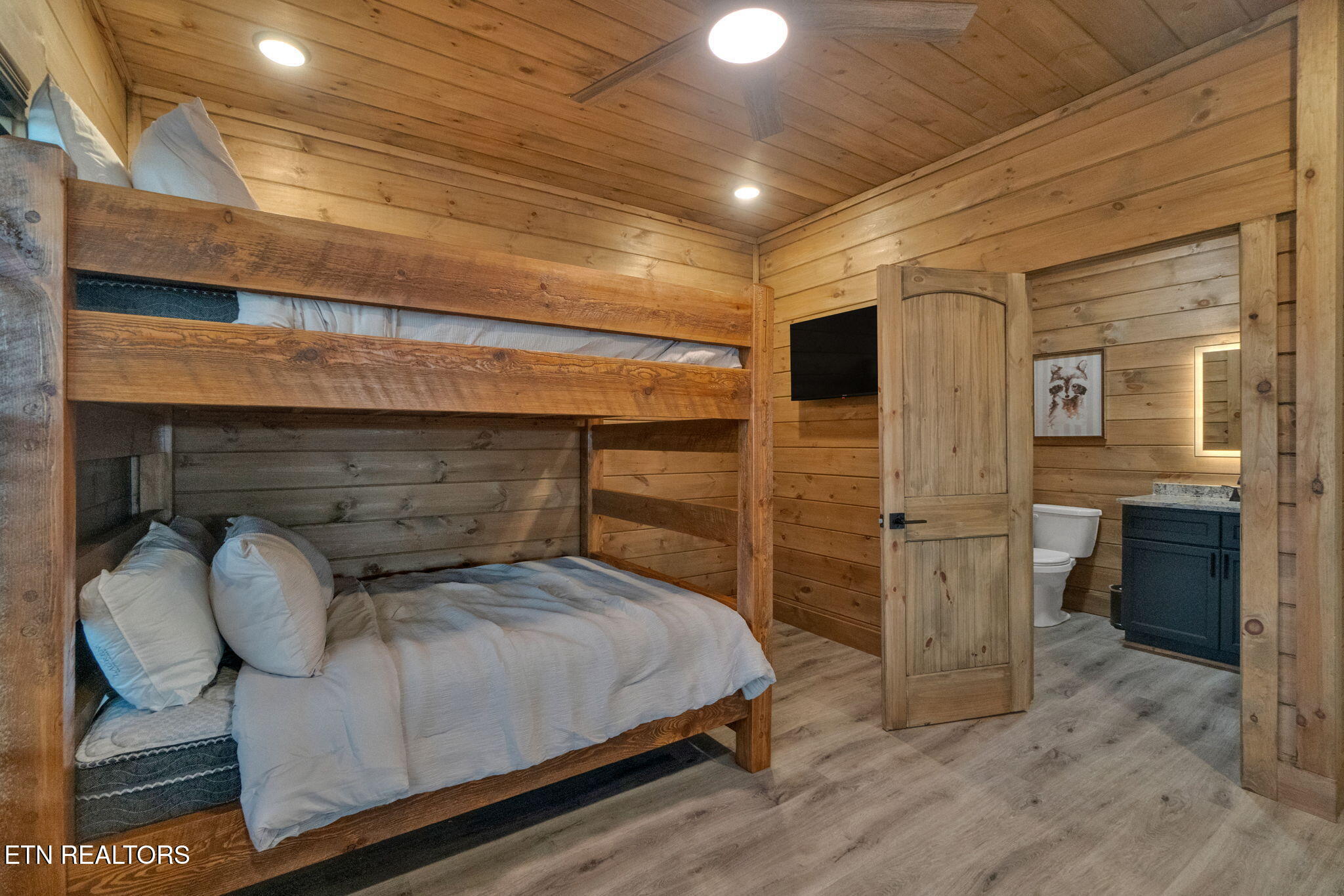 2520 Angelos Mountain Way Pigeon Forge TN 37862
