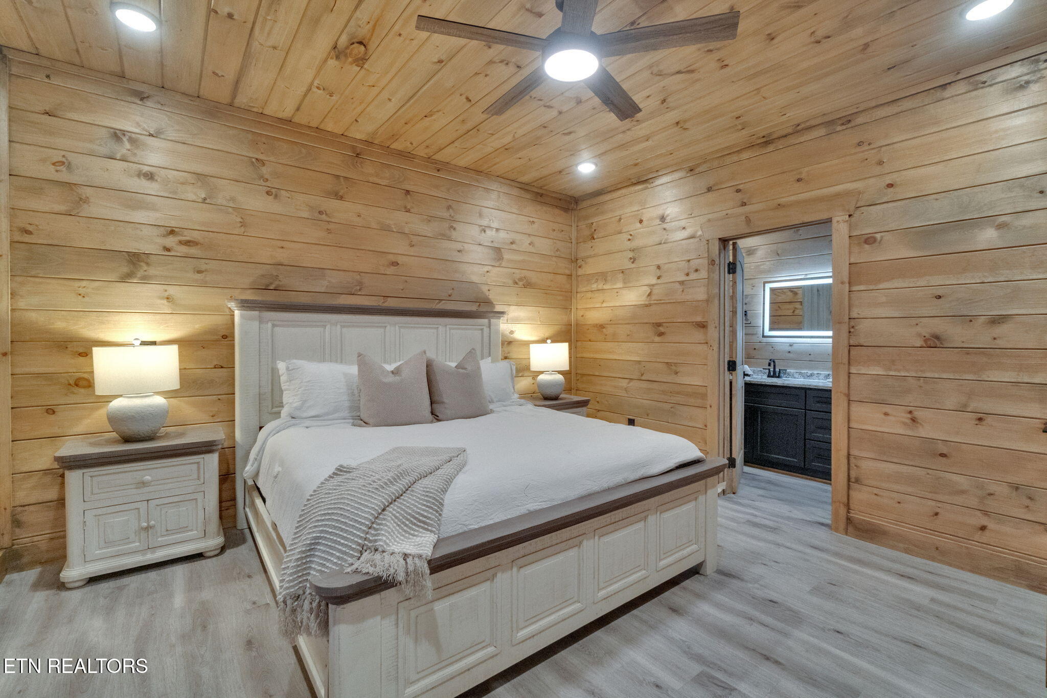 2520 Angelos Mountain Way Pigeon Forge TN 37862