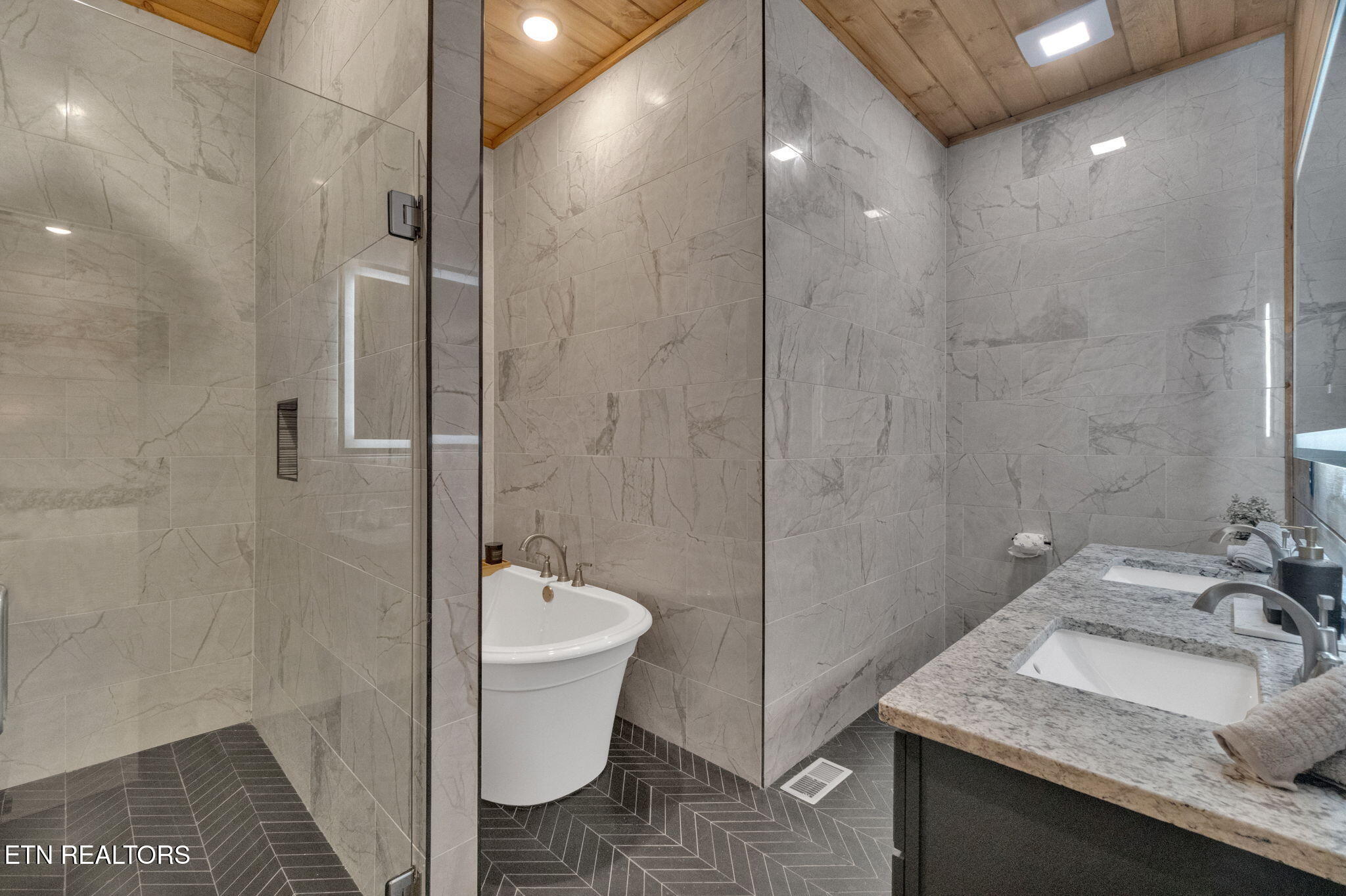 2520 Angelos Mountain Way Pigeon Forge TN 37862
