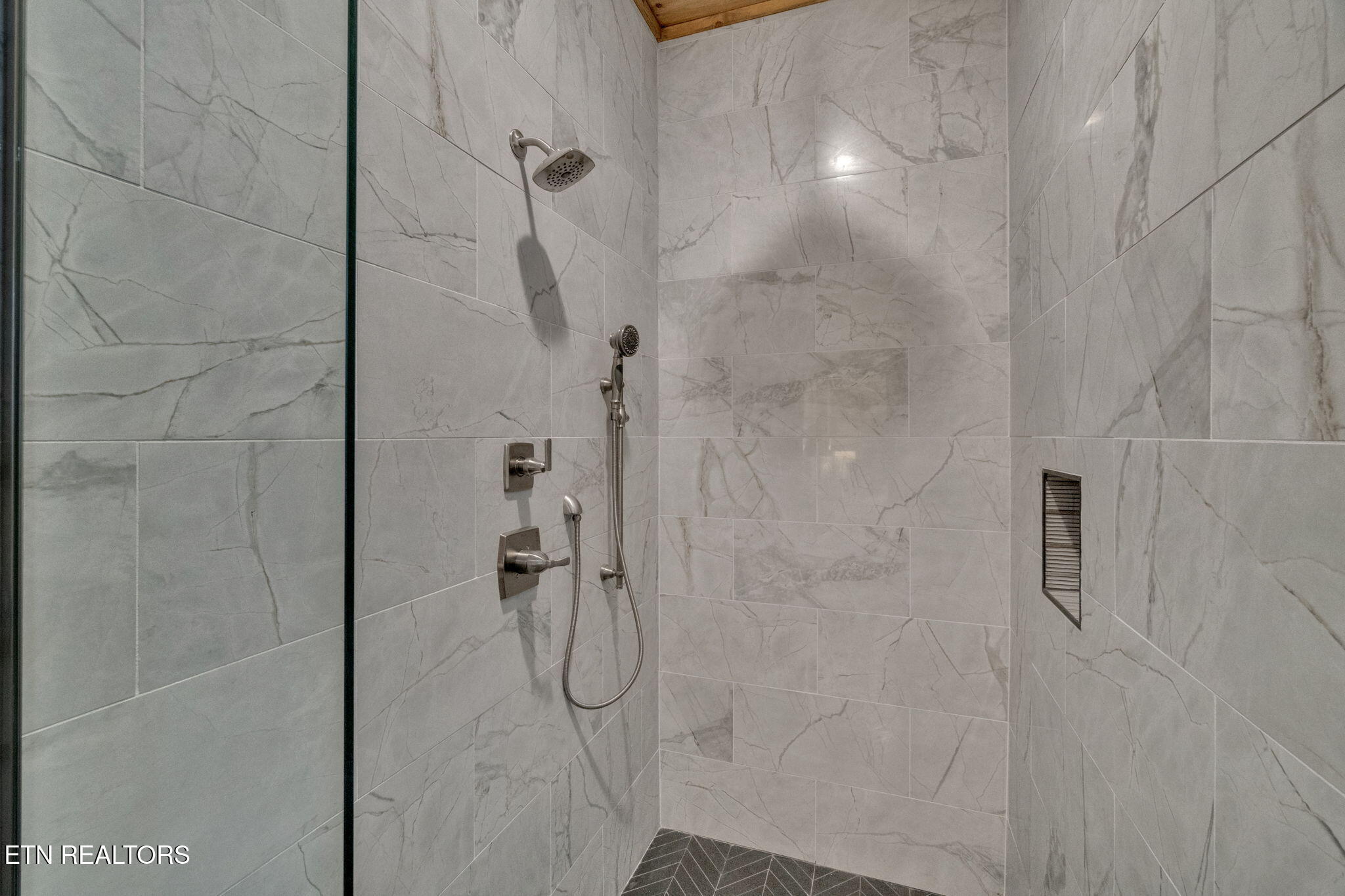 2520 Angelos Mountain Way Pigeon Forge TN 37862