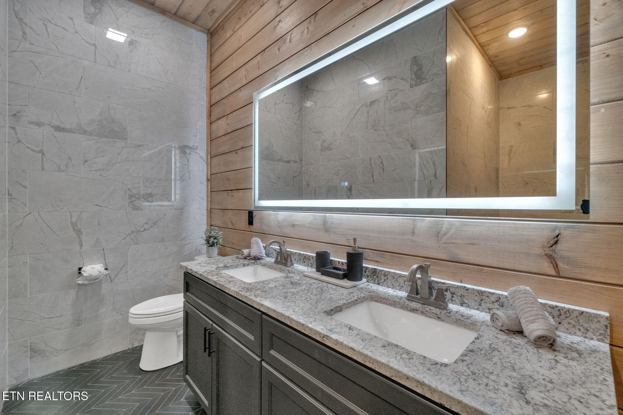 2520 Angelos Mountain Way Pigeon Forge TN 37862