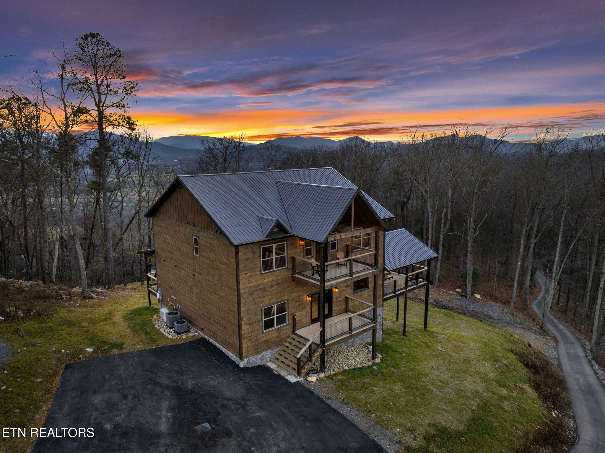 2520 Angelos Mountain Way Pigeon Forge TN 37862