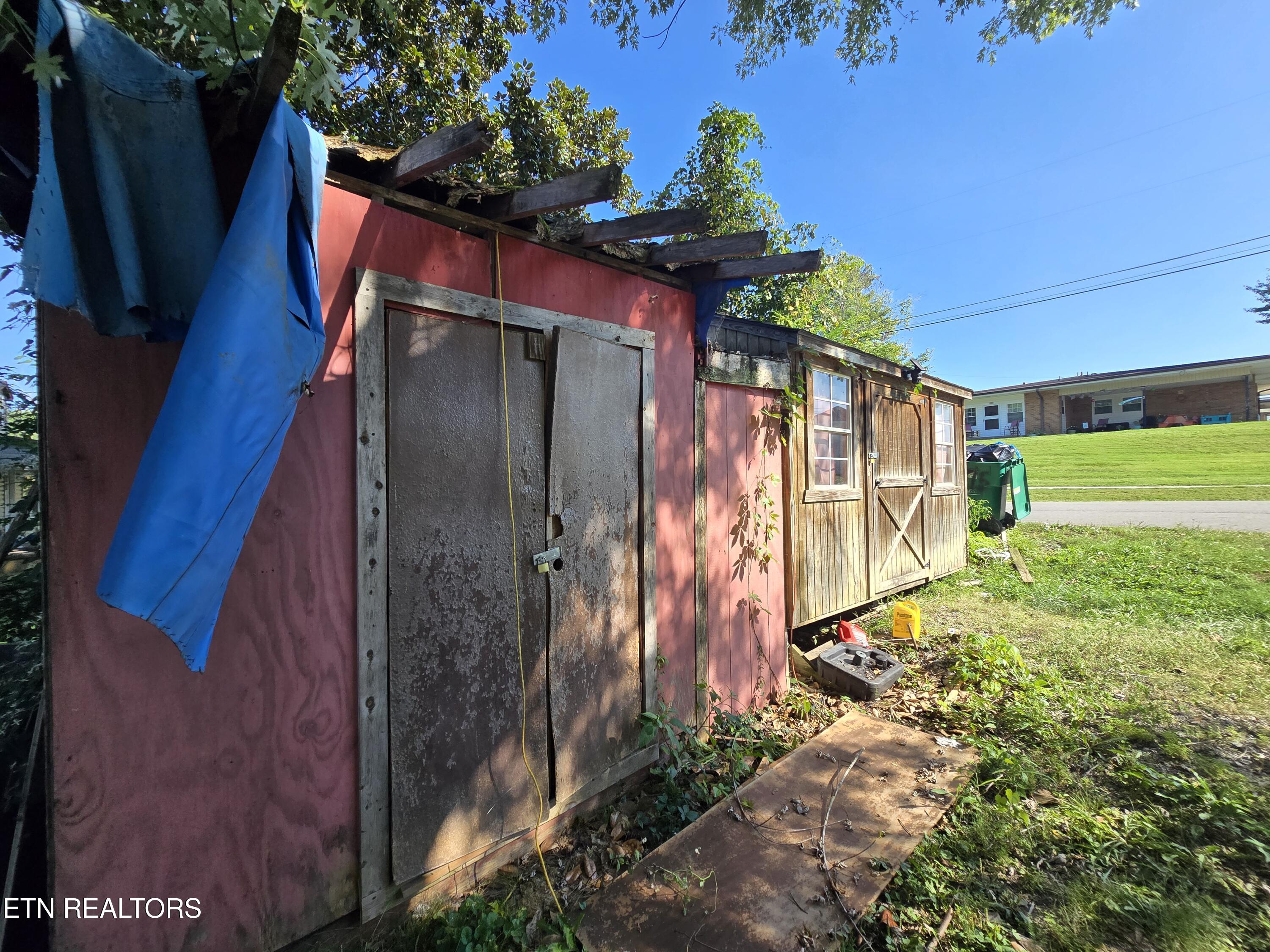 715 E Hemlock Street Lafollette TN 37766