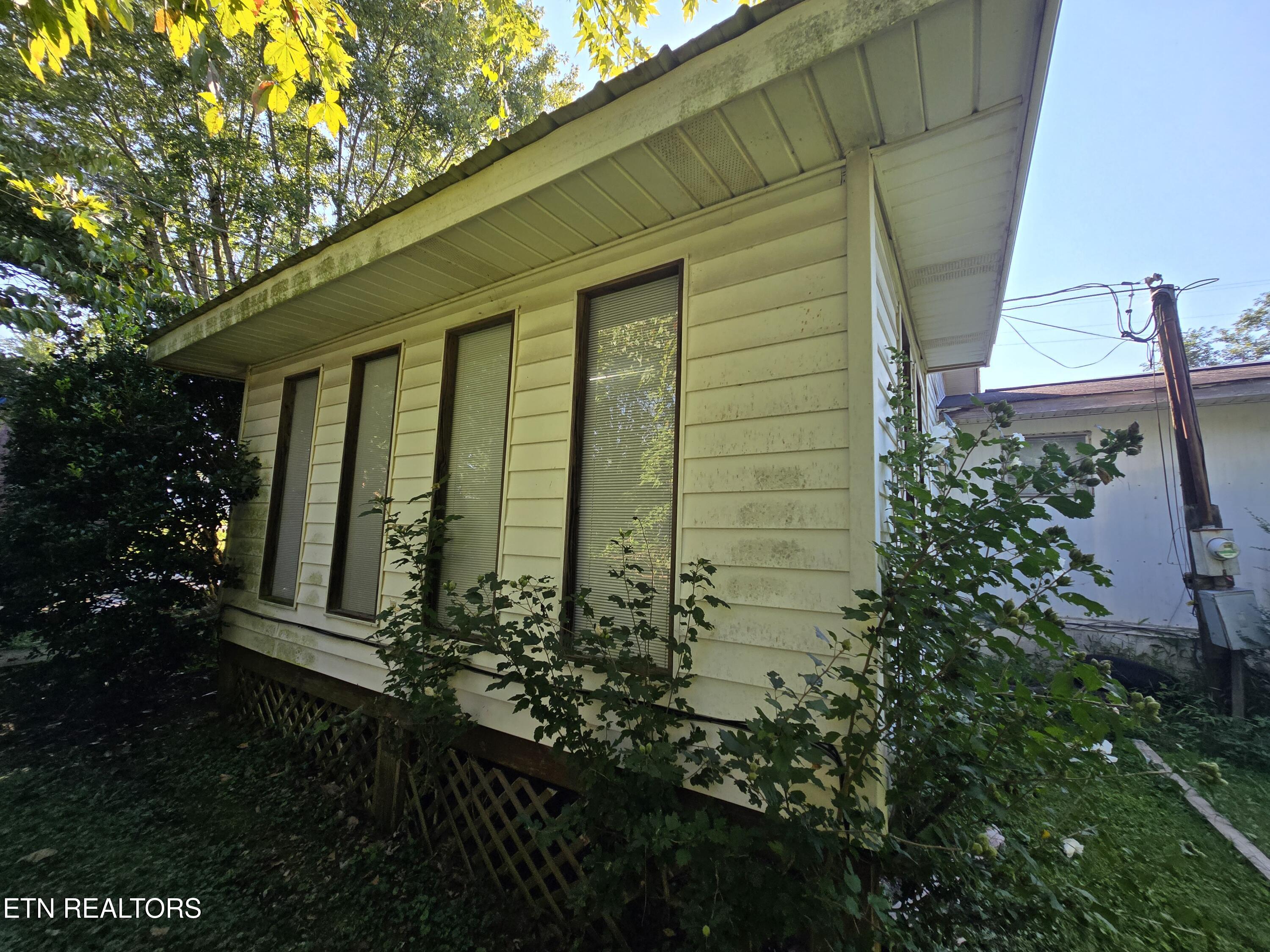 715 E Hemlock Street Lafollette TN 37766