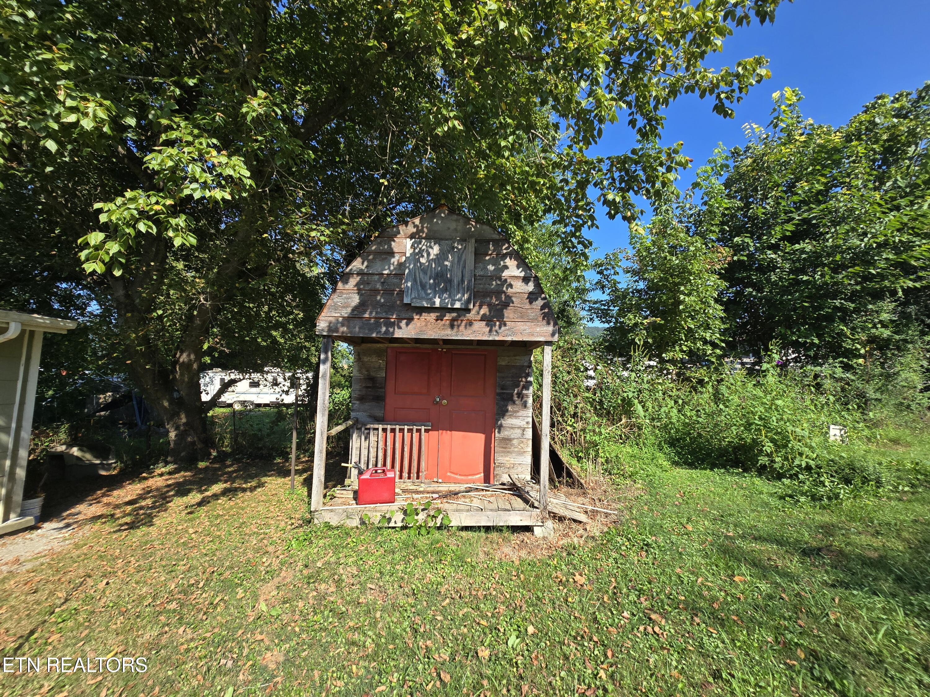 715 E Hemlock Street Lafollette TN 37766