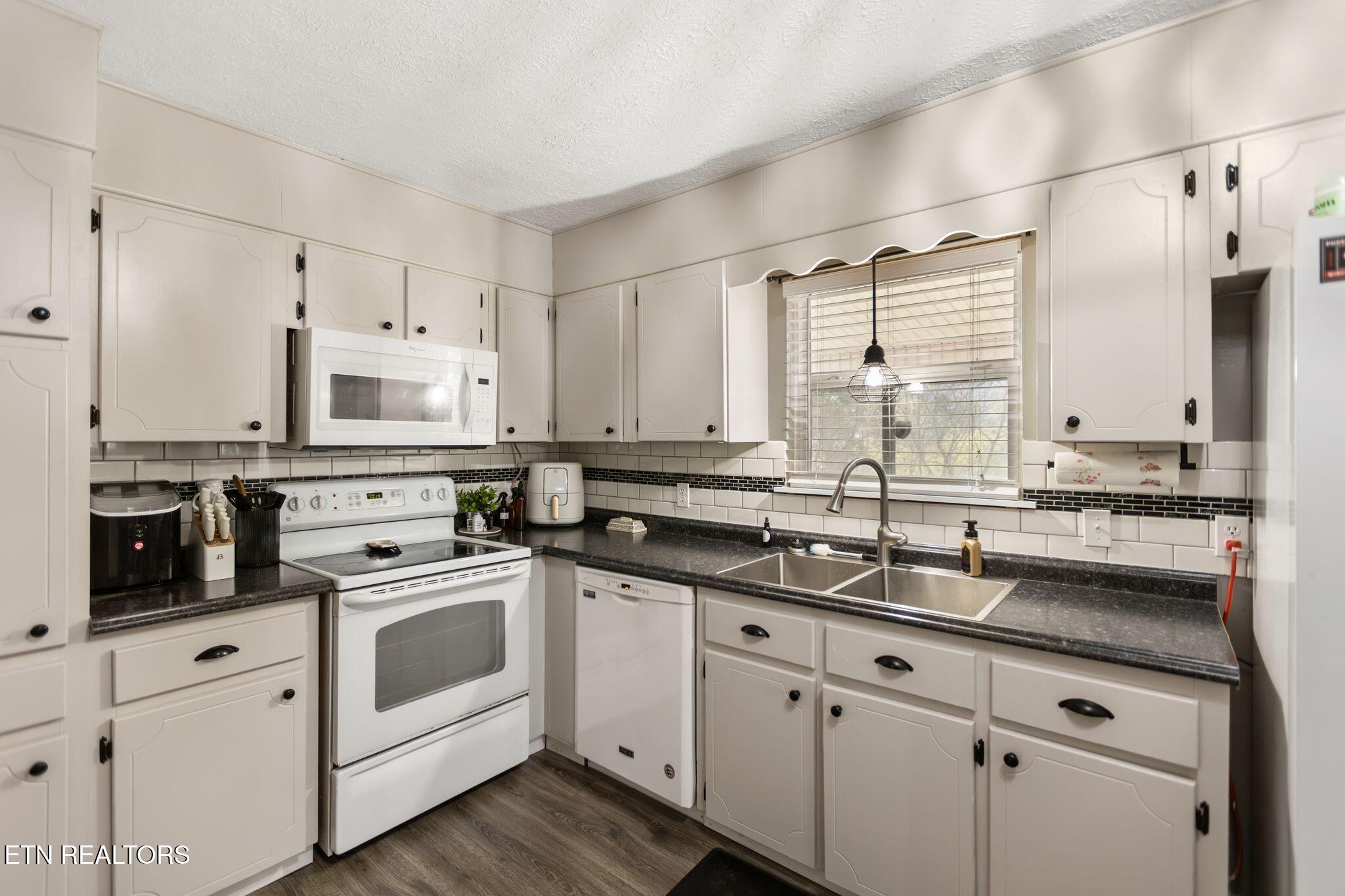 216 Greenwood Drive Harriman TN 37748