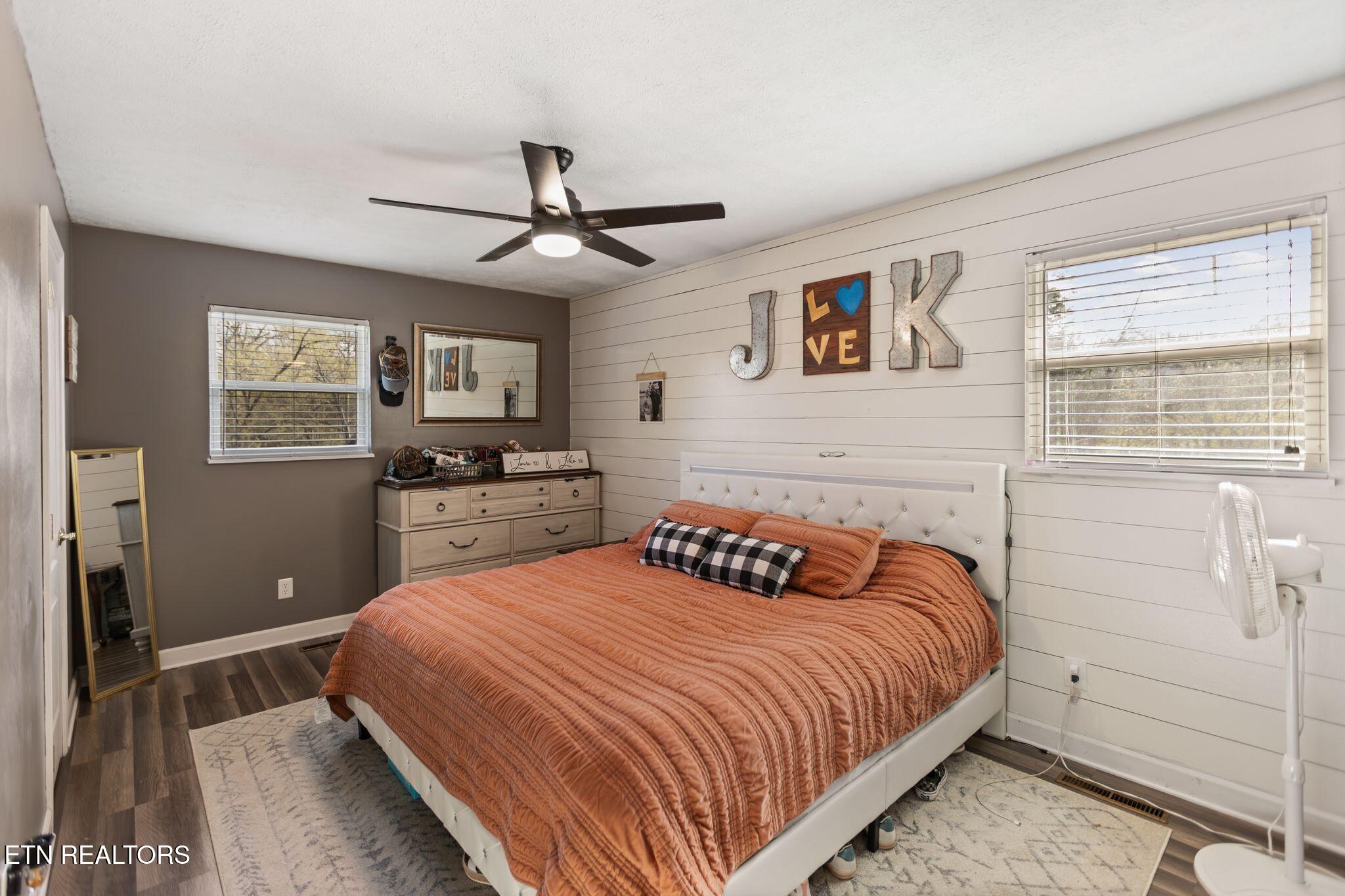 216 Greenwood Drive Harriman TN 37748