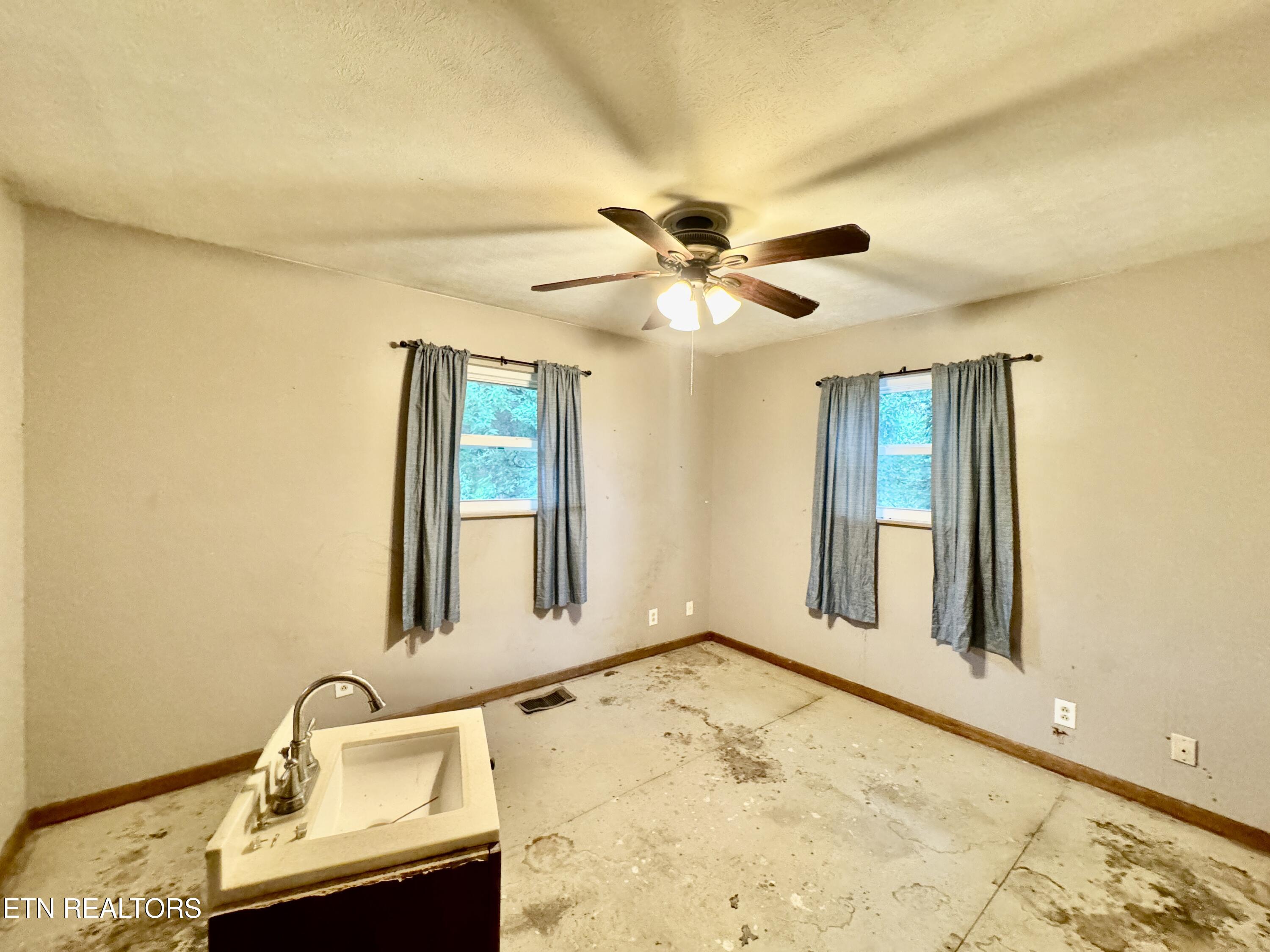 6124 Kirbury Knoxville TN 37909