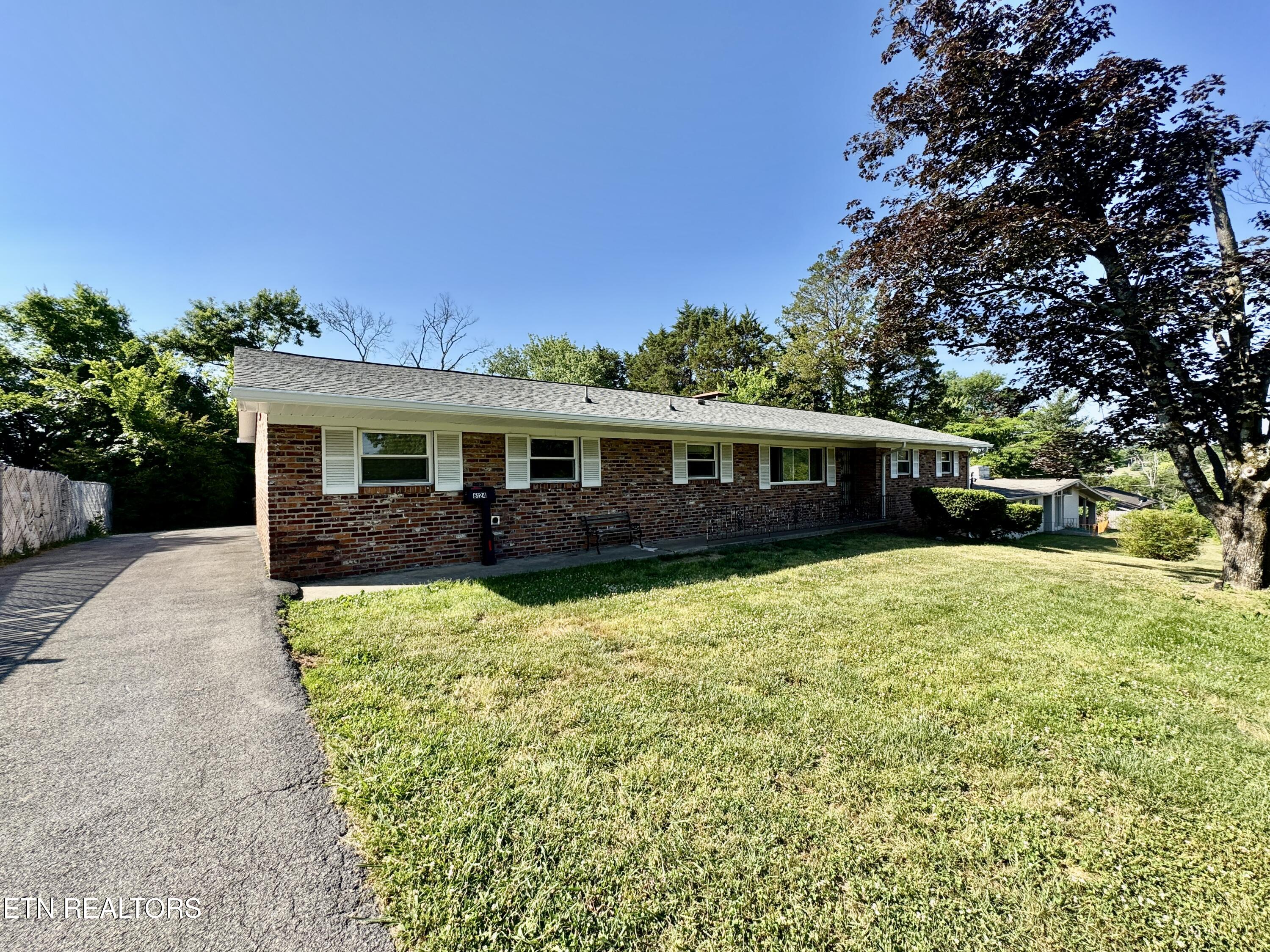 6124 Kirbury Knoxville TN 37909