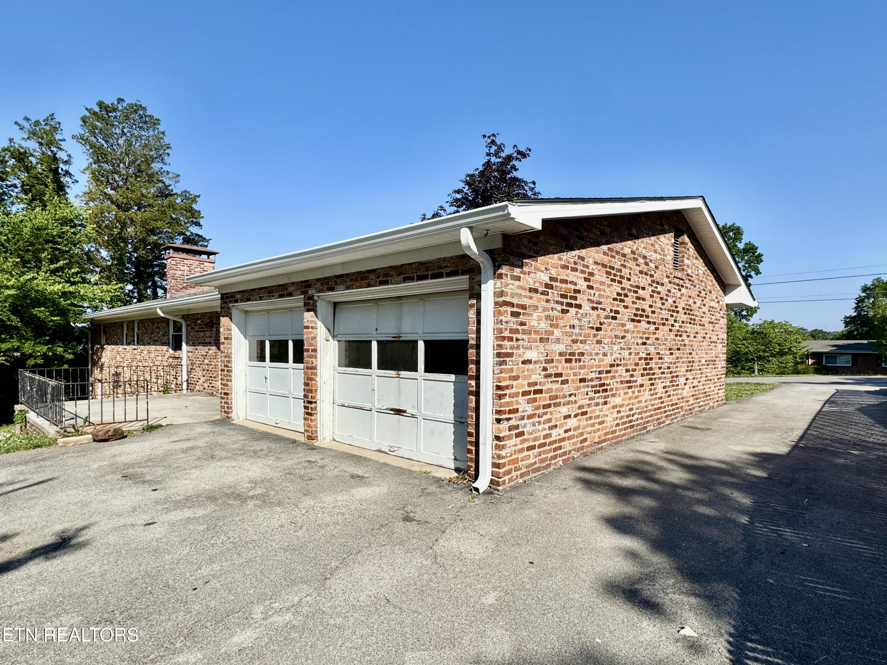 6124 Kirbury Knoxville TN 37909