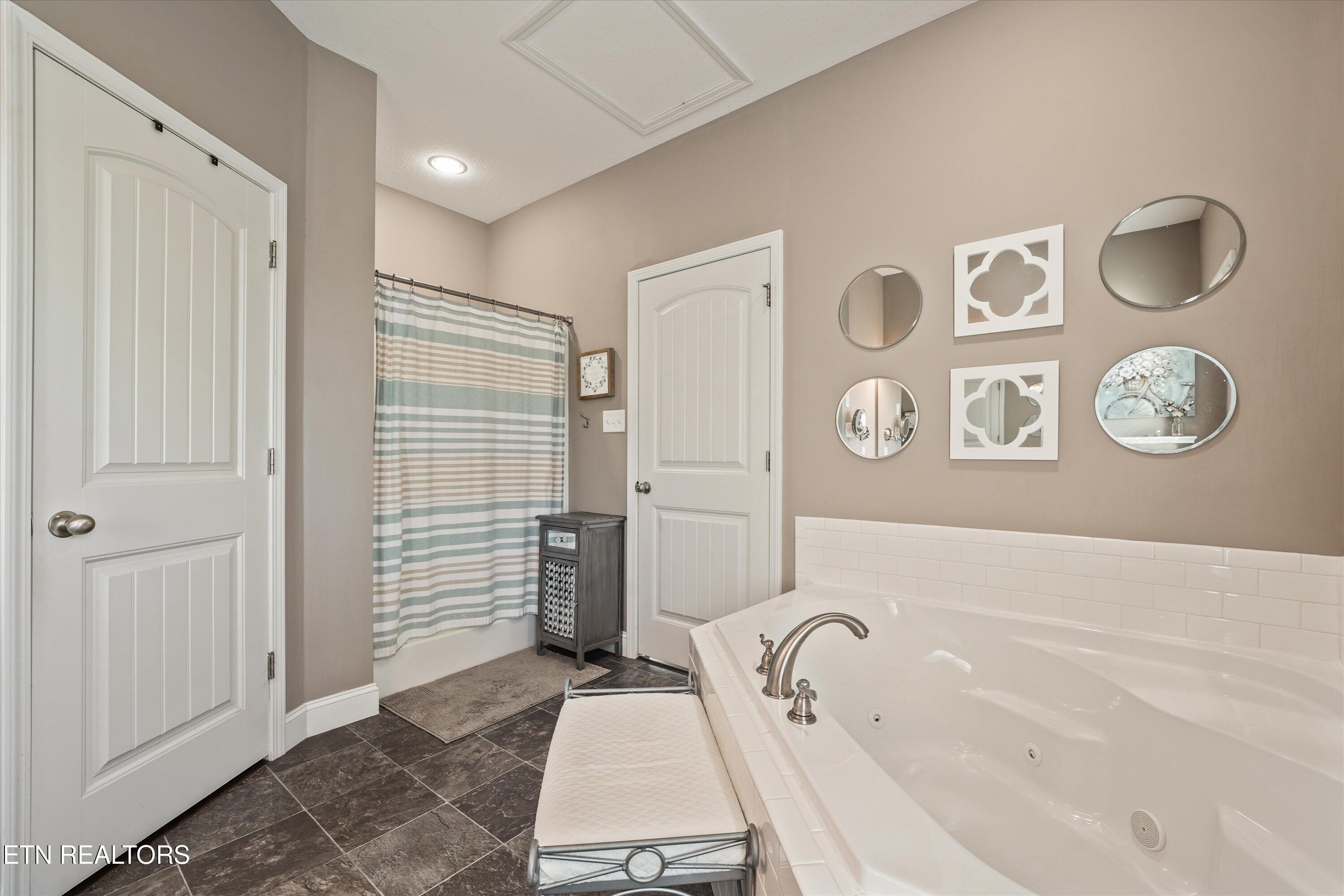6016 Hollow View Lane Knoxville TN 37924
