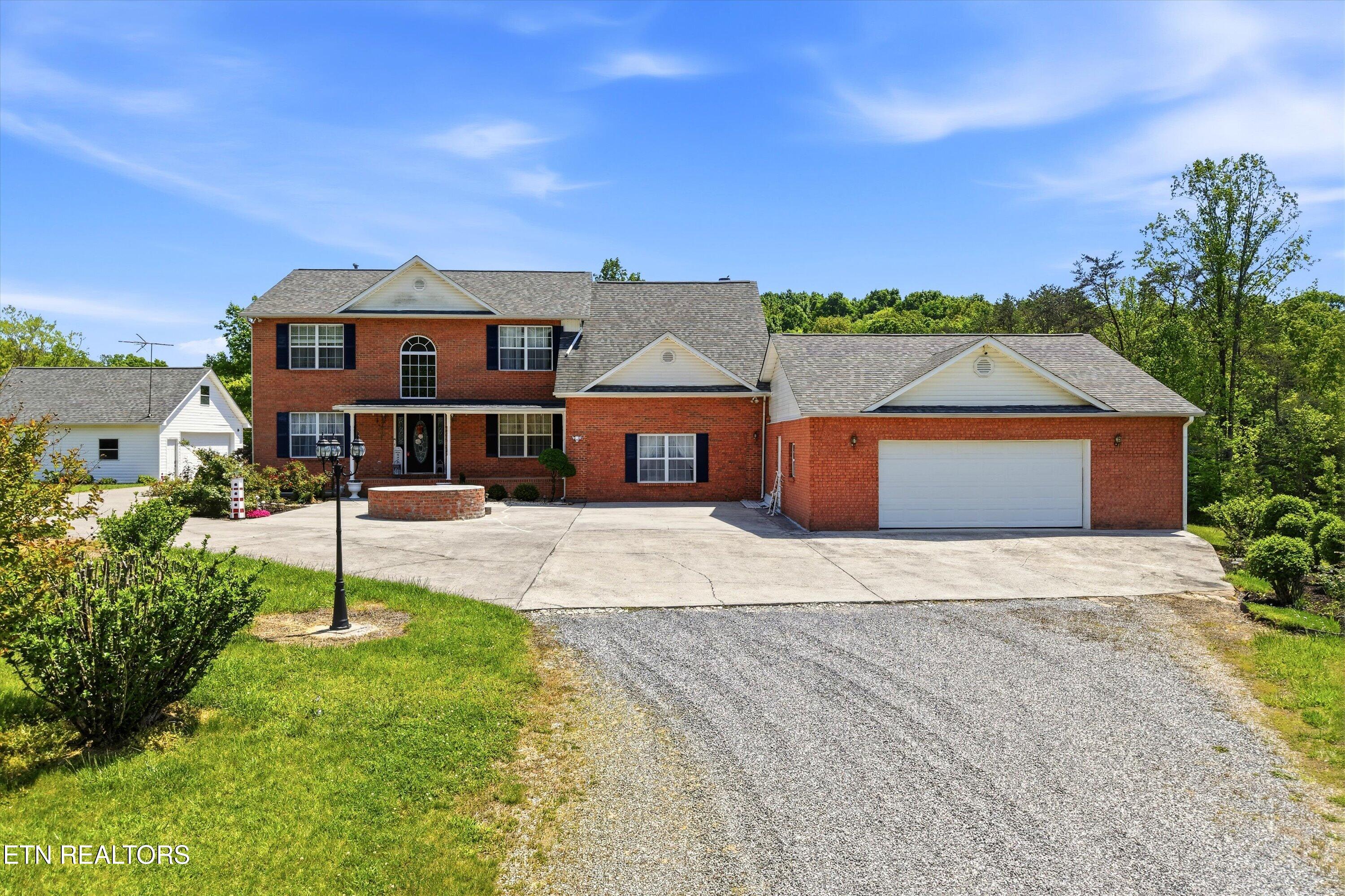 1517 Bob Young Lane Lenoir City TN 37772