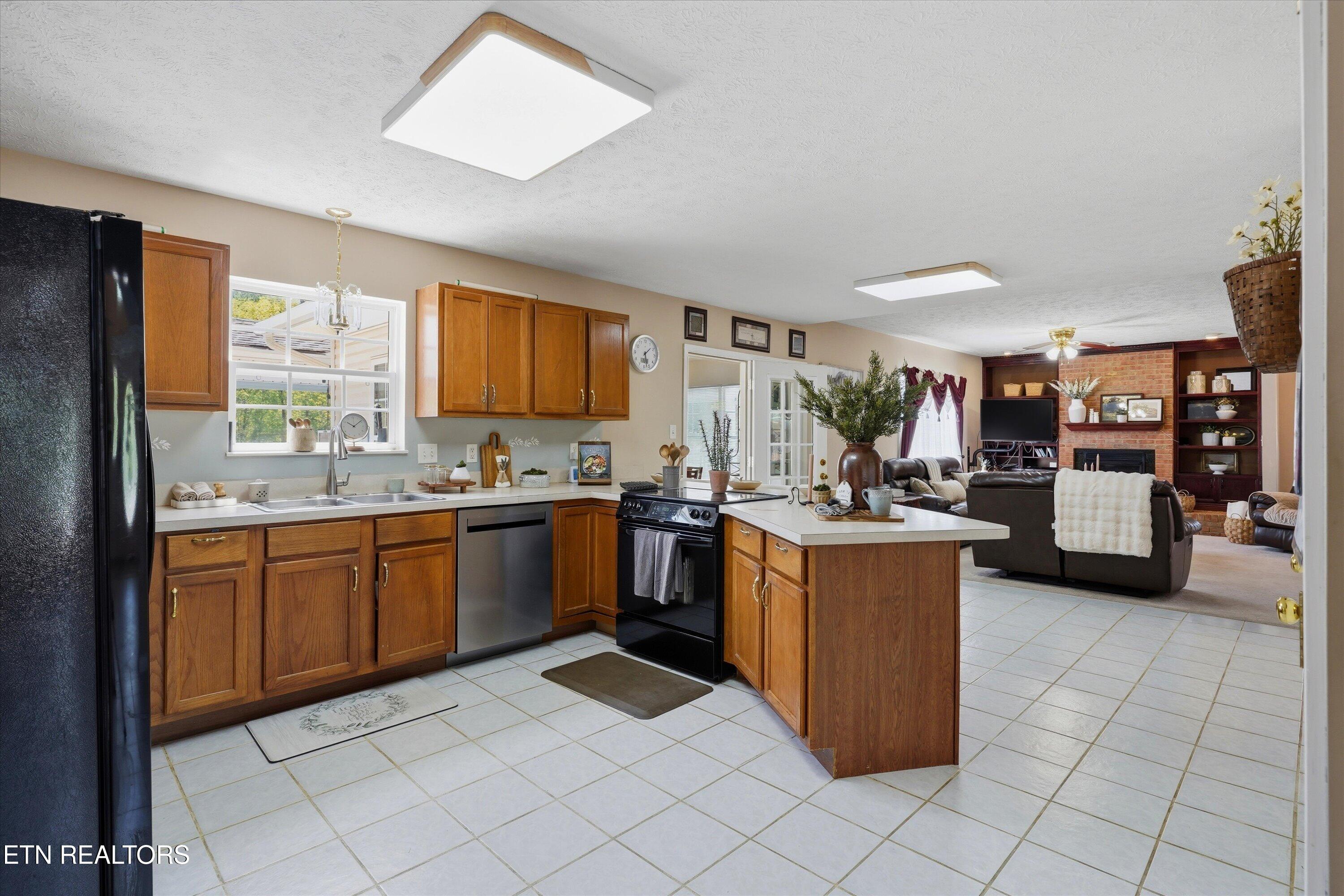 1517 Bob Young Lane Lenoir City TN 37772