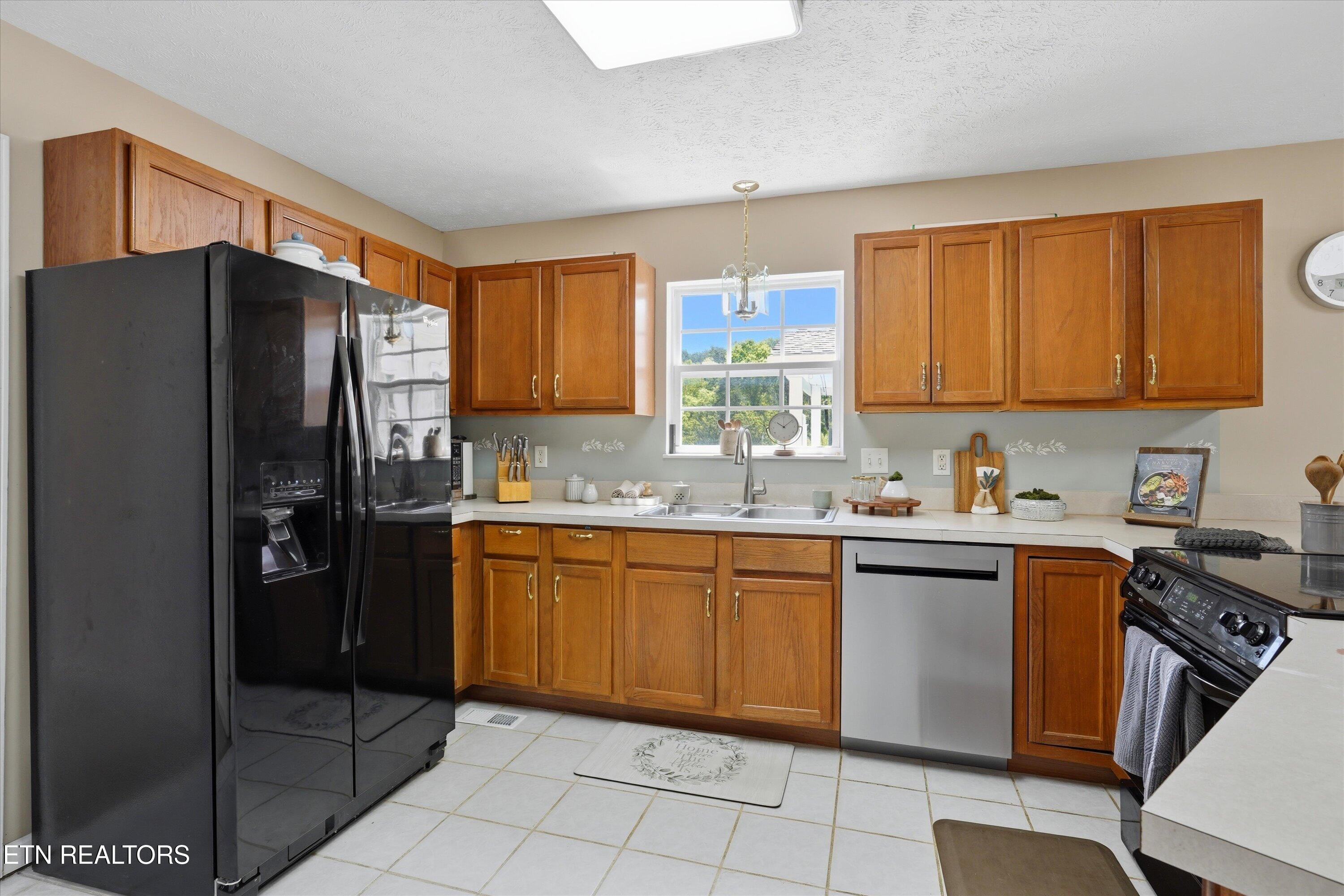 1517 Bob Young Lane Lenoir City TN 37772