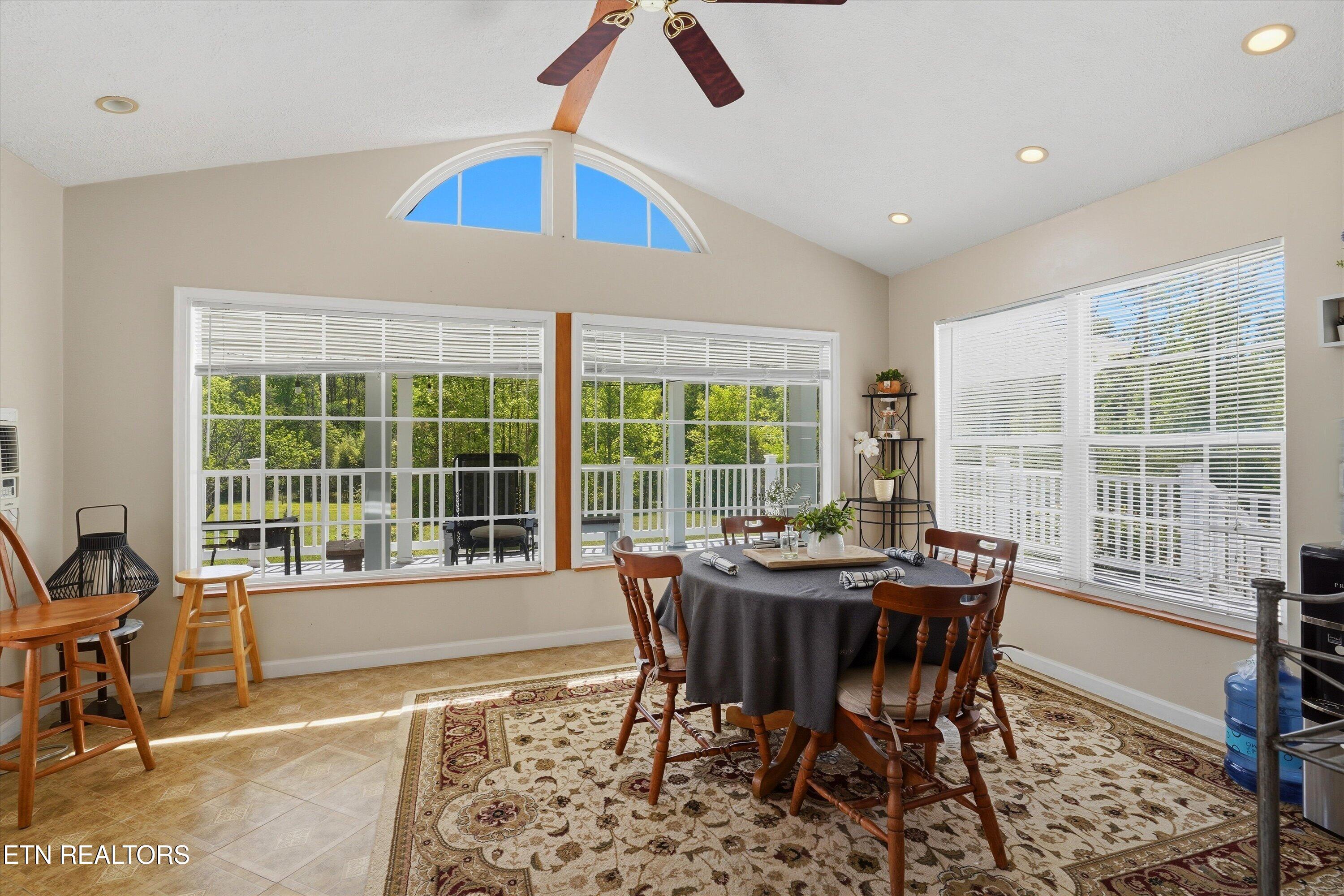 1517 Bob Young Lane Lenoir City TN 37772
