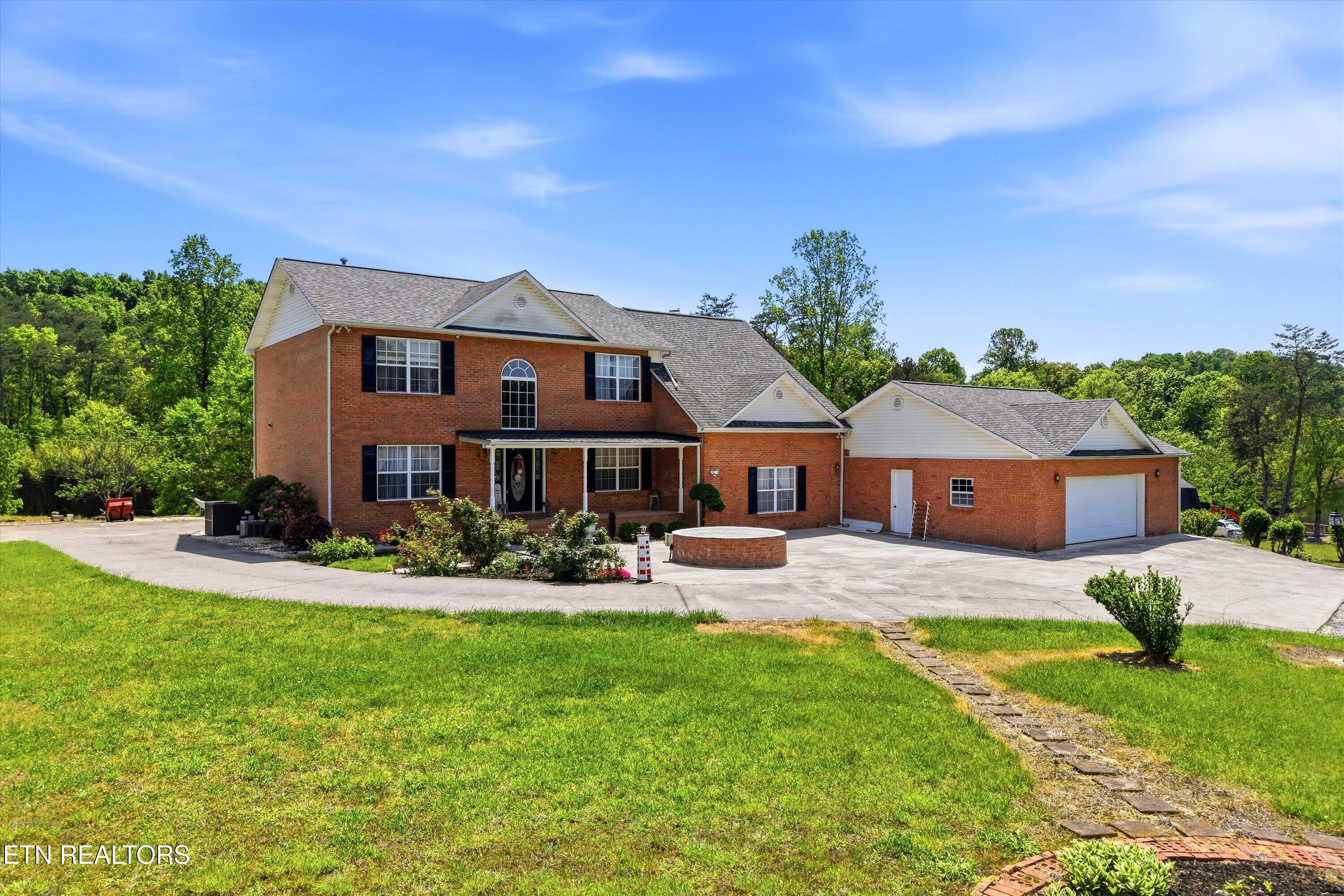 1517 Bob Young Lane Lenoir City TN 37772