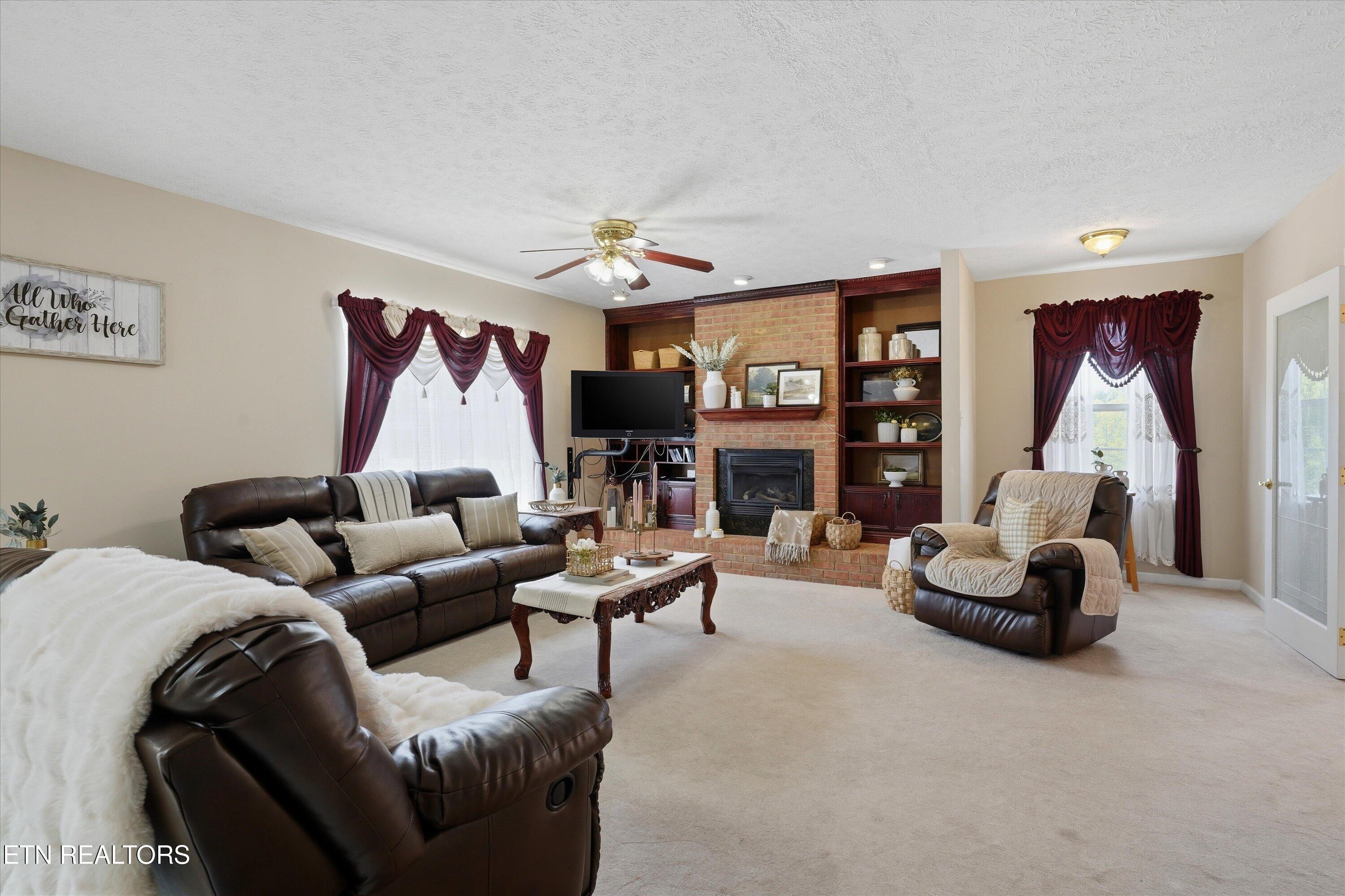 1517 Bob Young Lane Lenoir City TN 37772