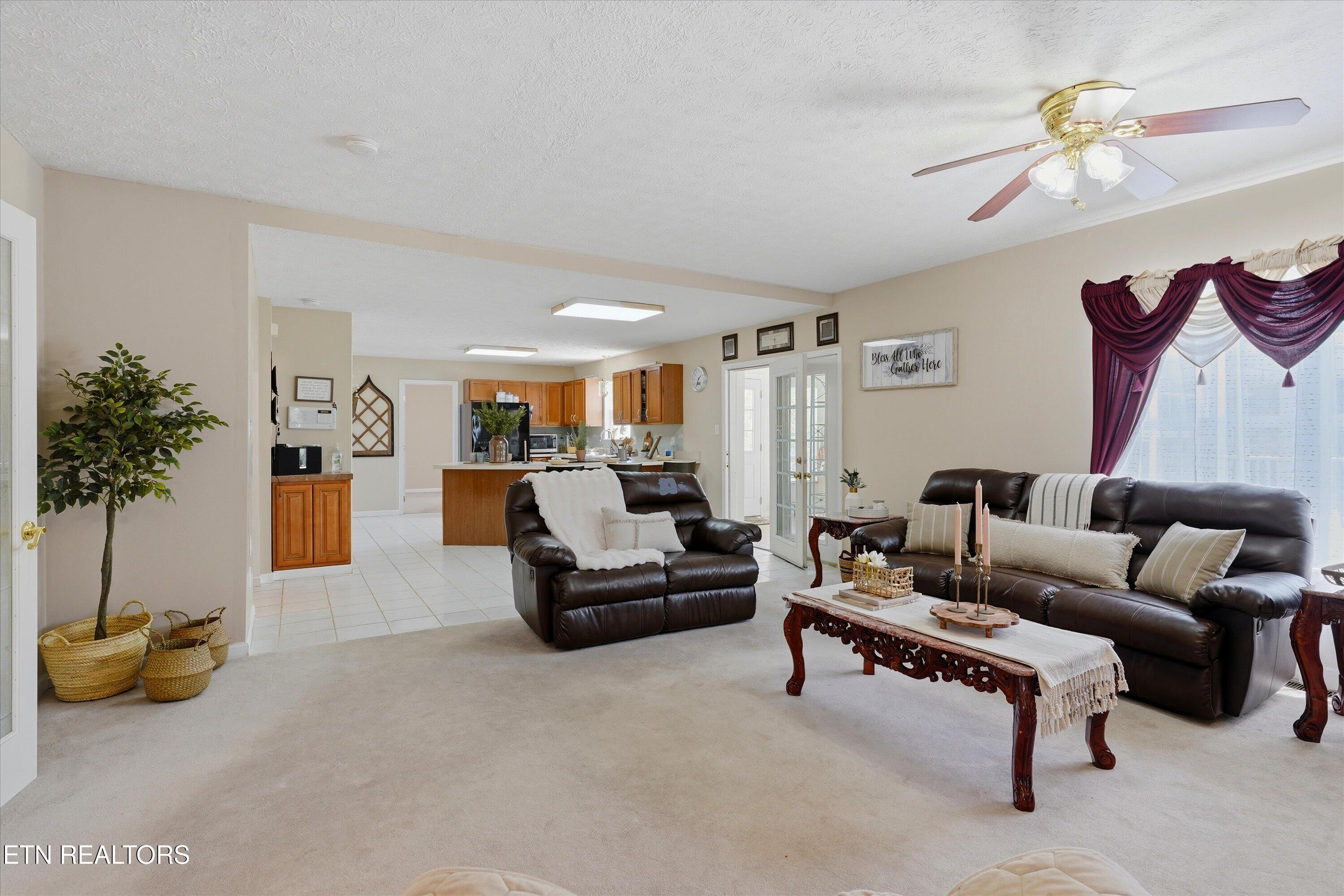 1517 Bob Young Lane Lenoir City TN 37772