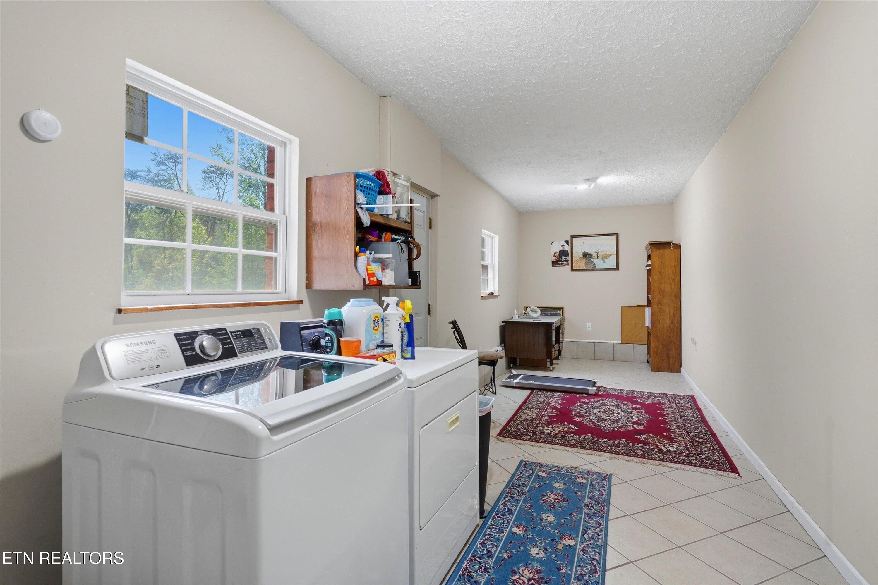 1517 Bob Young Lane Lenoir City TN 37772