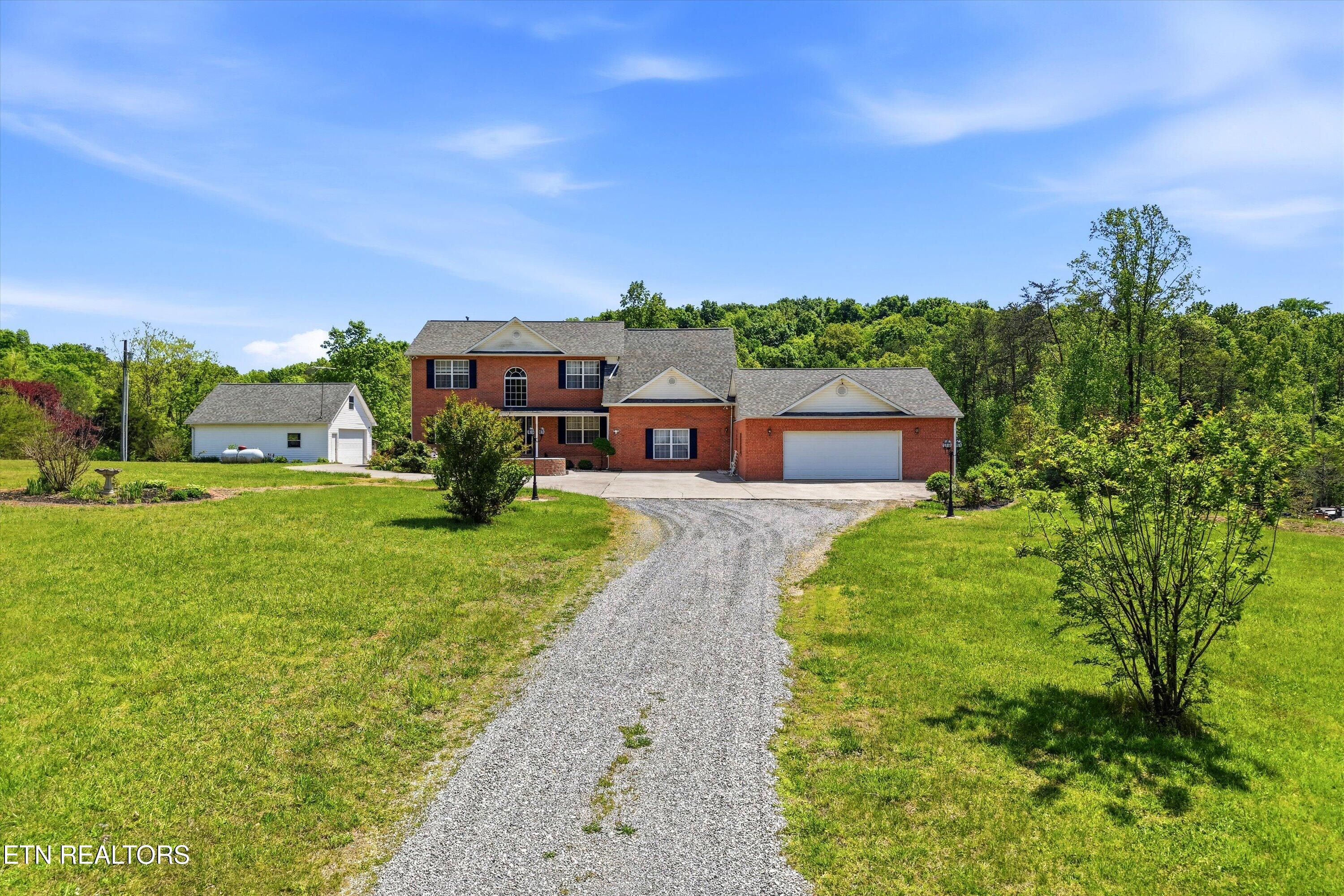 1517 Bob Young Lane Lenoir City TN 37772