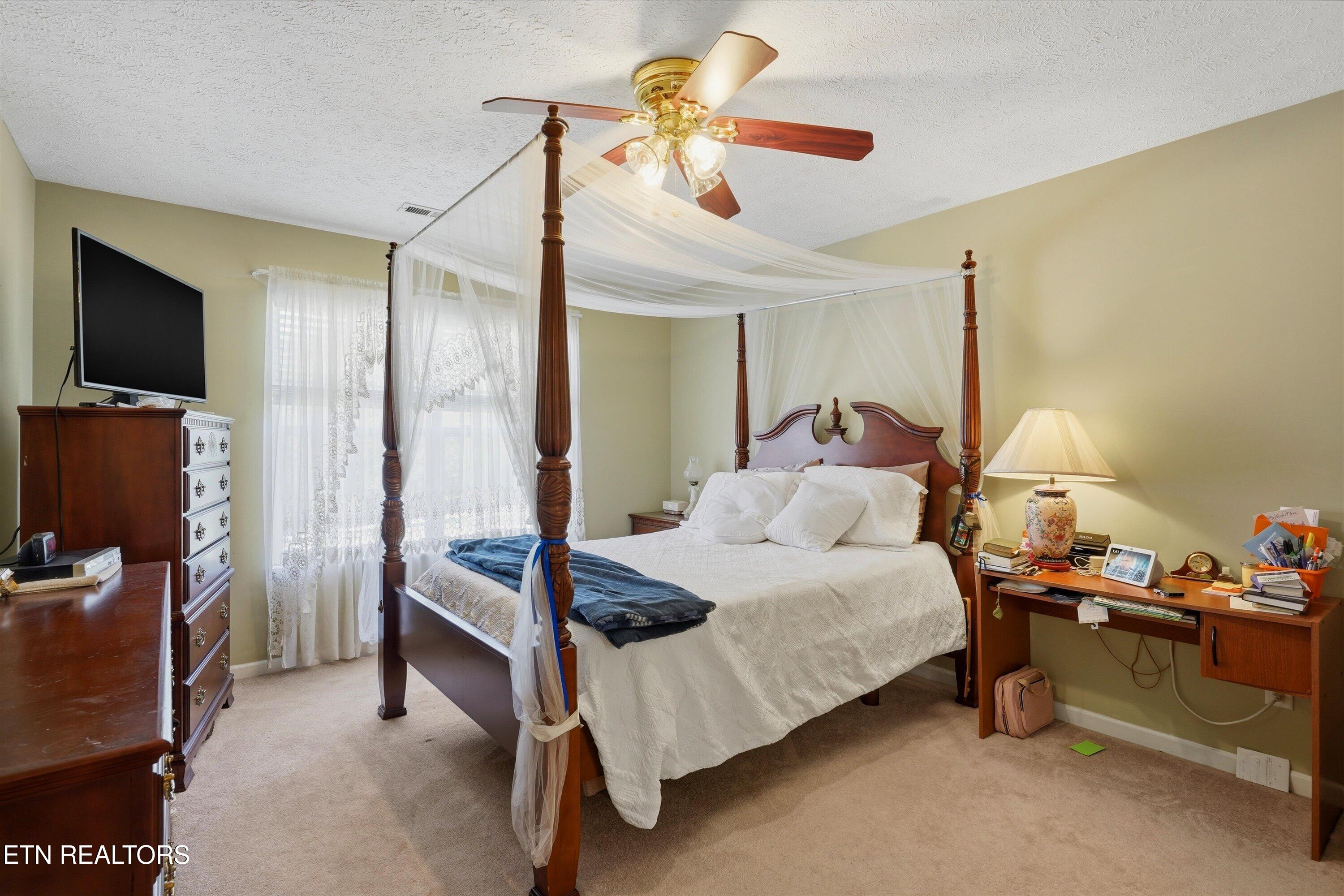 1517 Bob Young Lane Lenoir City TN 37772