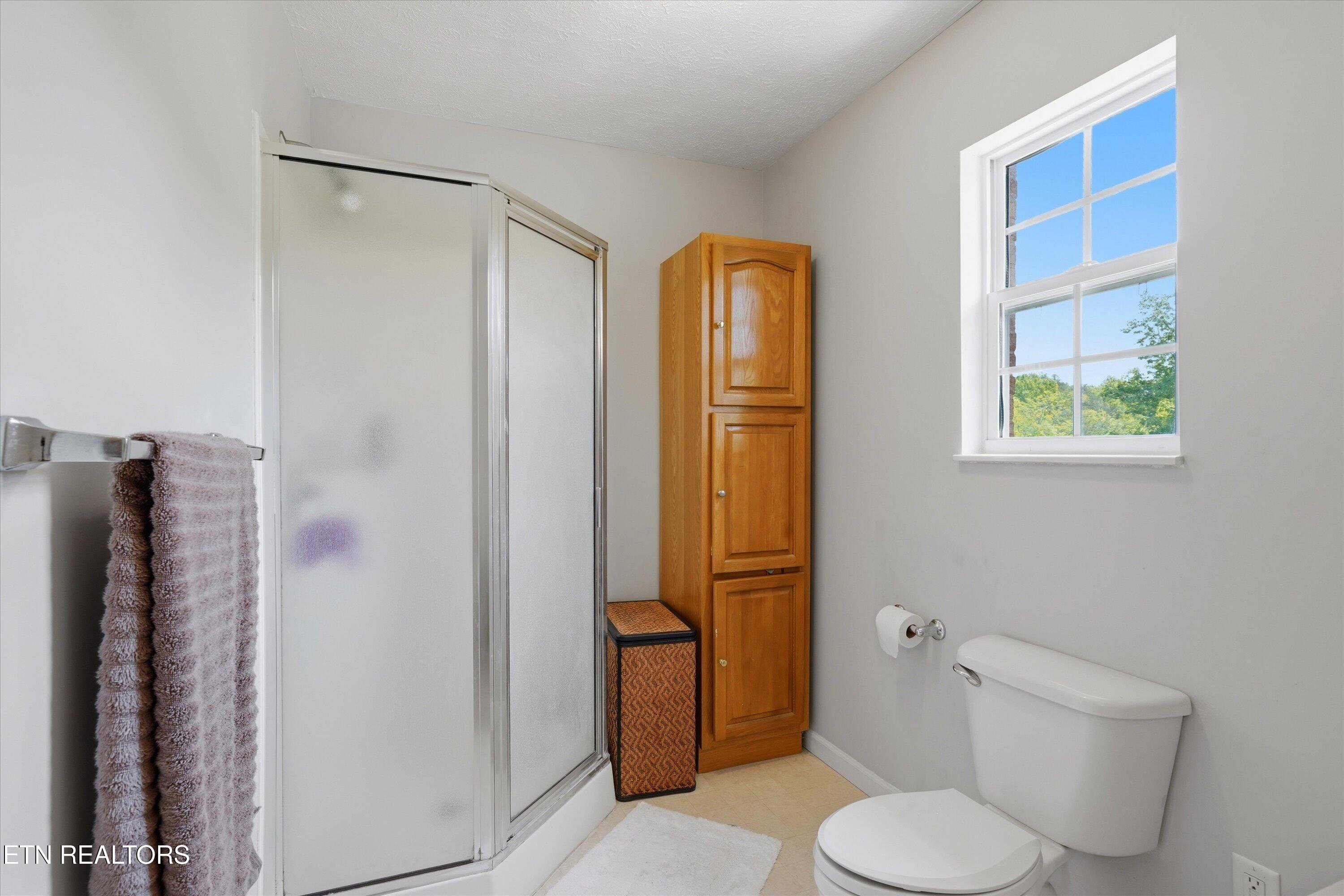 1517 Bob Young Lane Lenoir City TN 37772