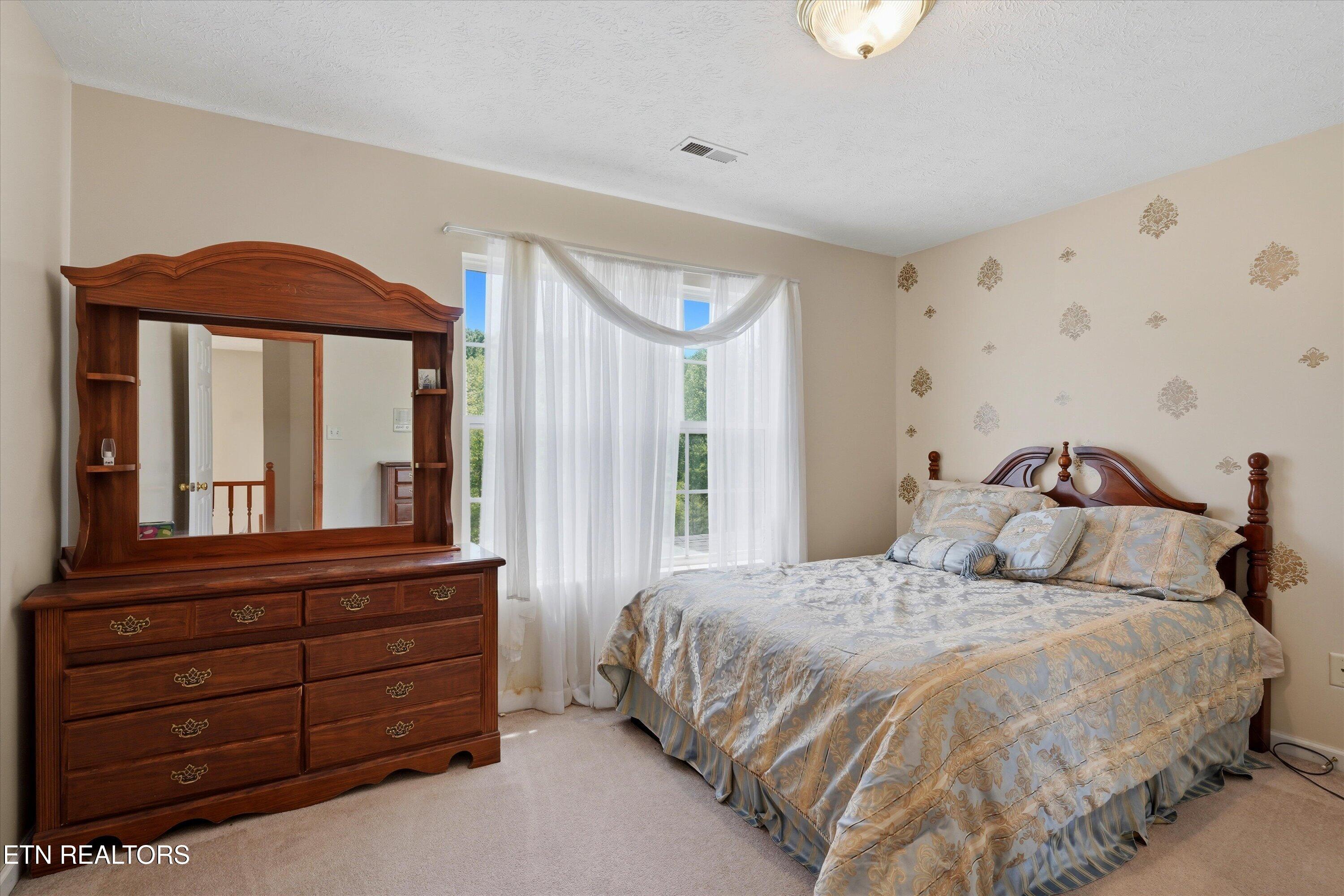 1517 Bob Young Lane Lenoir City TN 37772
