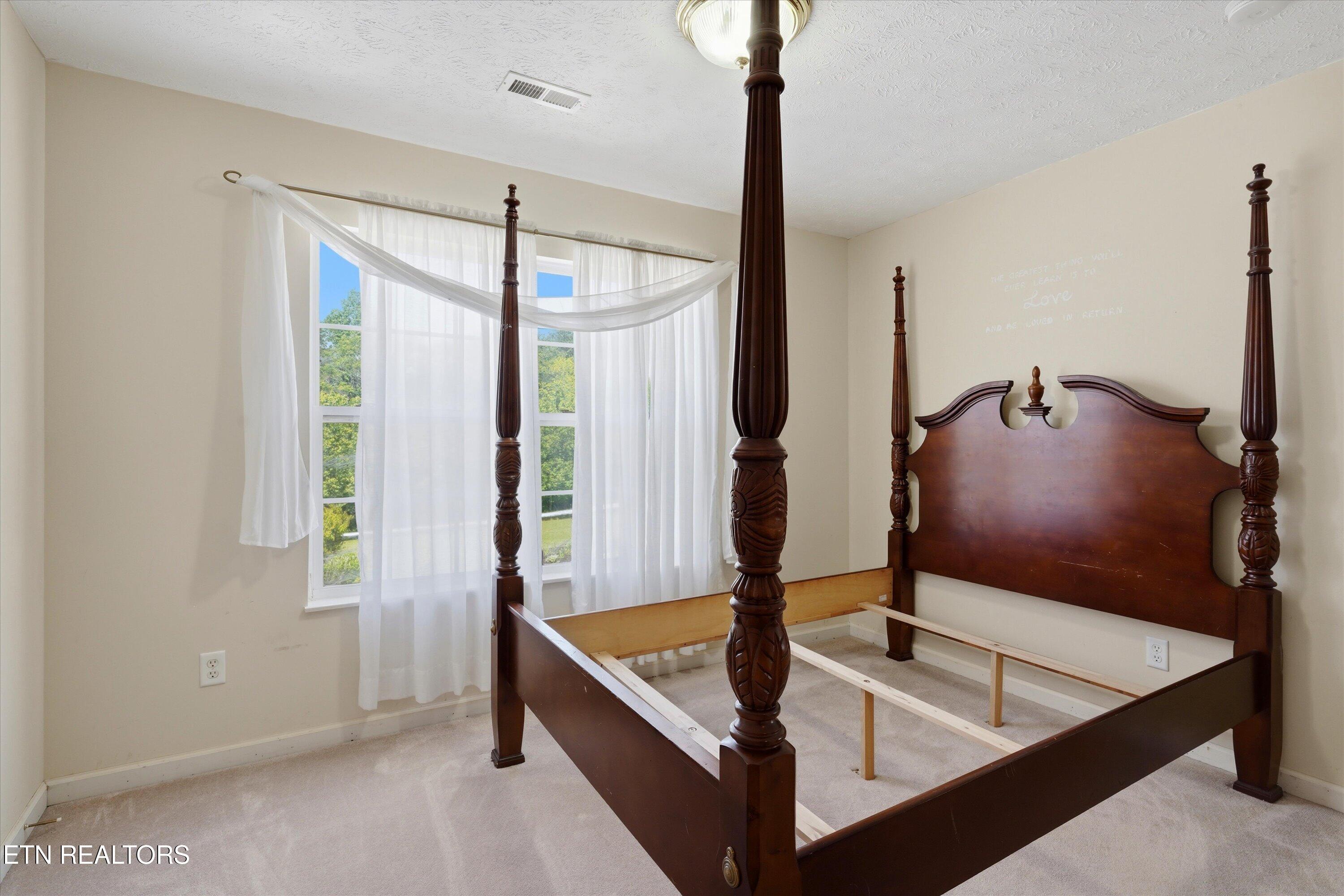 1517 Bob Young Lane Lenoir City TN 37772