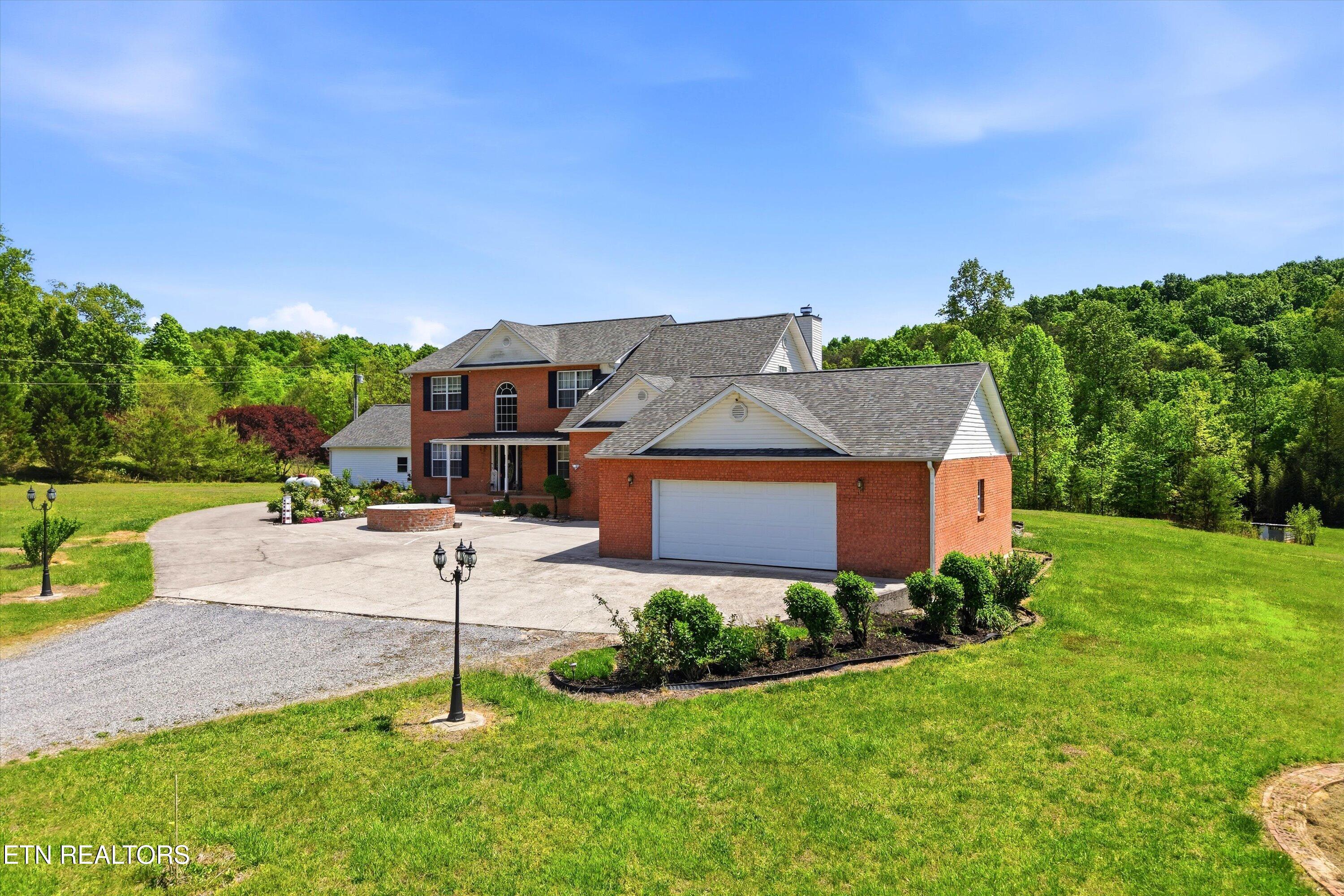 1517 Bob Young Lane Lenoir City TN 37772