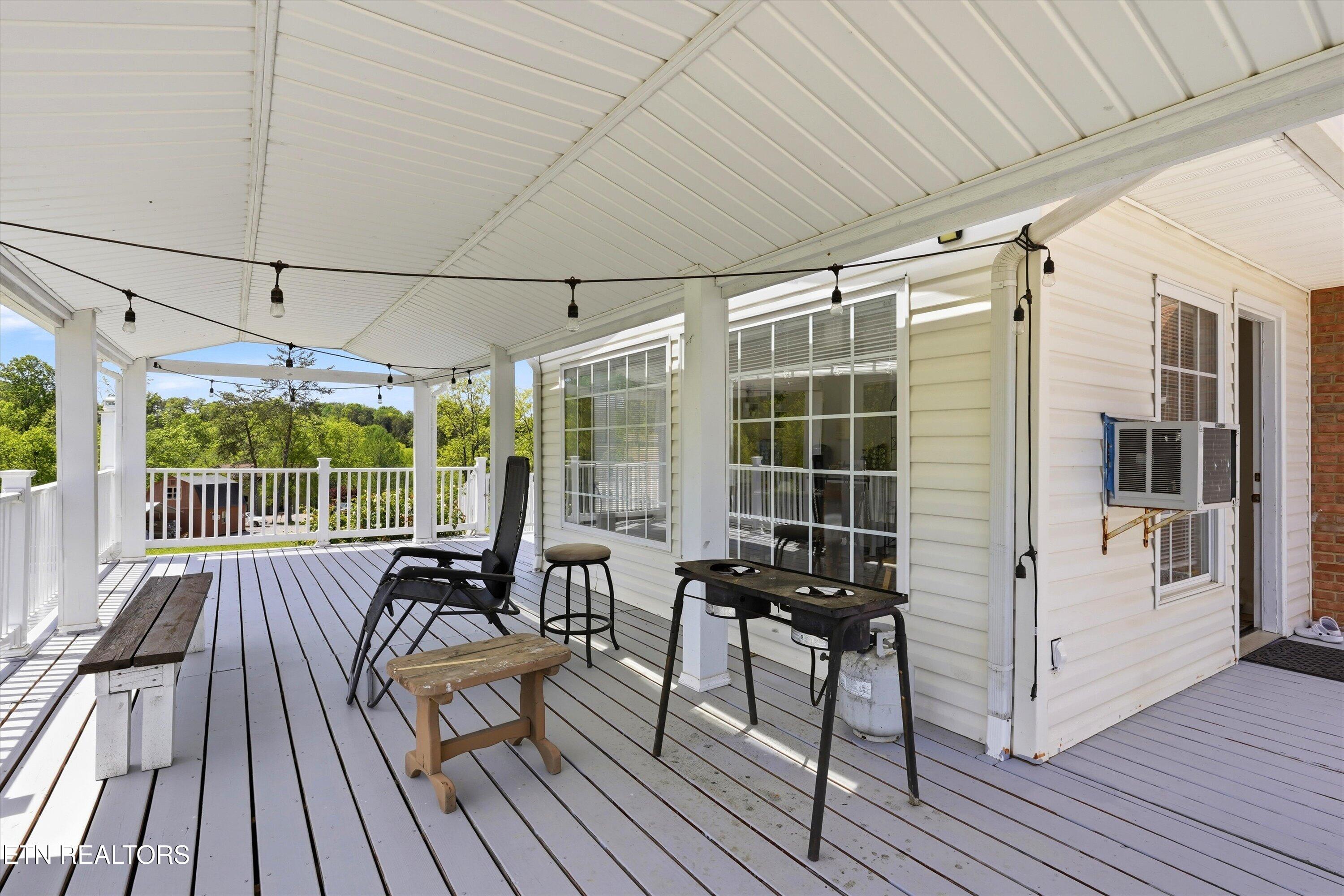 1517 Bob Young Lane Lenoir City TN 37772
