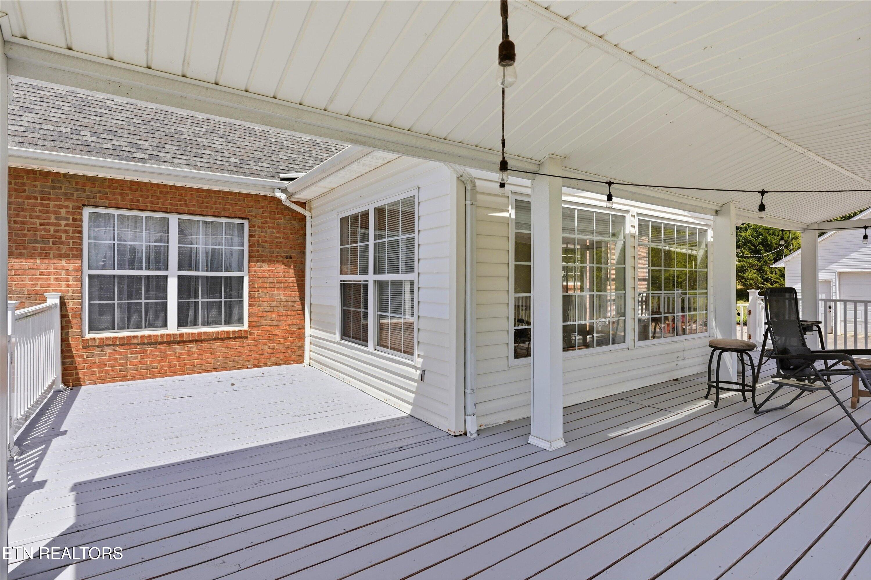 1517 Bob Young Lane Lenoir City TN 37772