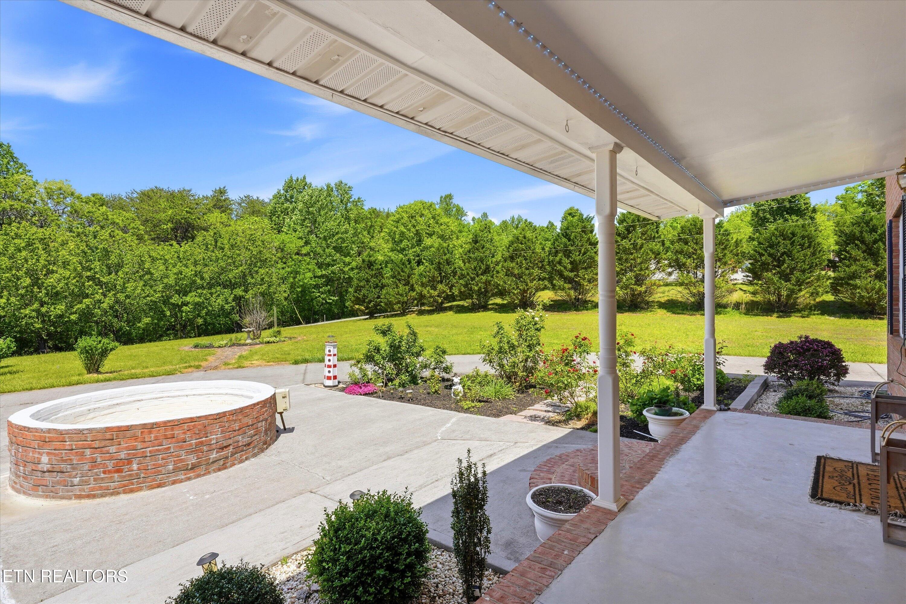 1517 Bob Young Lane Lenoir City TN 37772