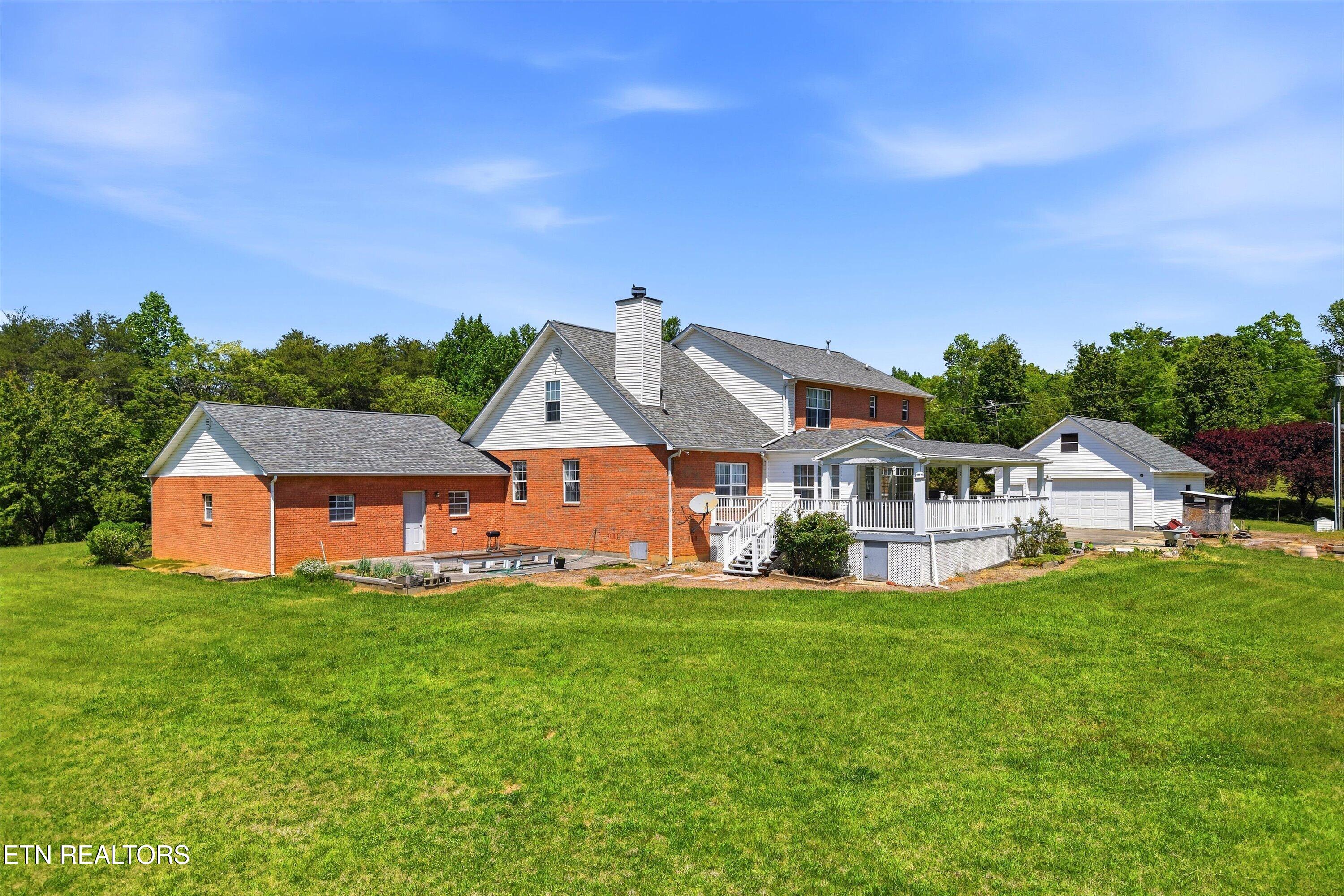 1517 Bob Young Lane Lenoir City TN 37772