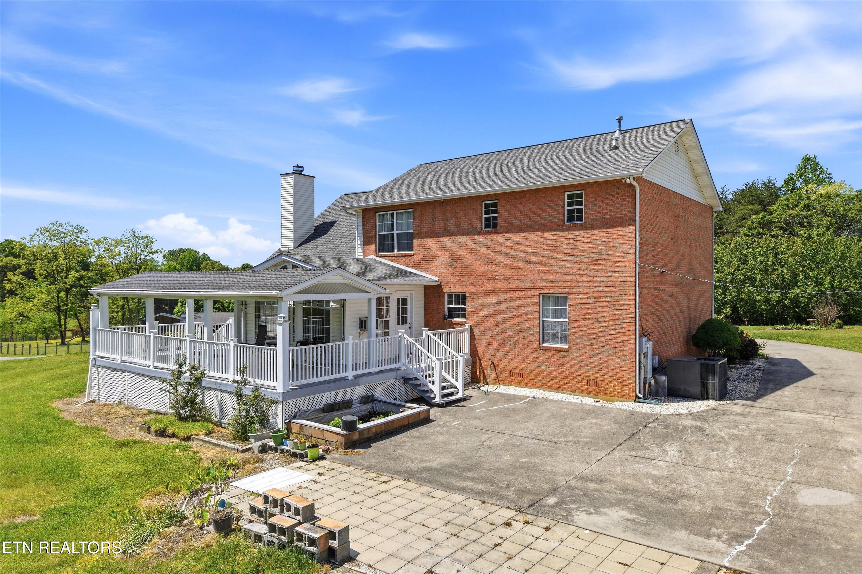 1517 Bob Young Lane Lenoir City TN 37772