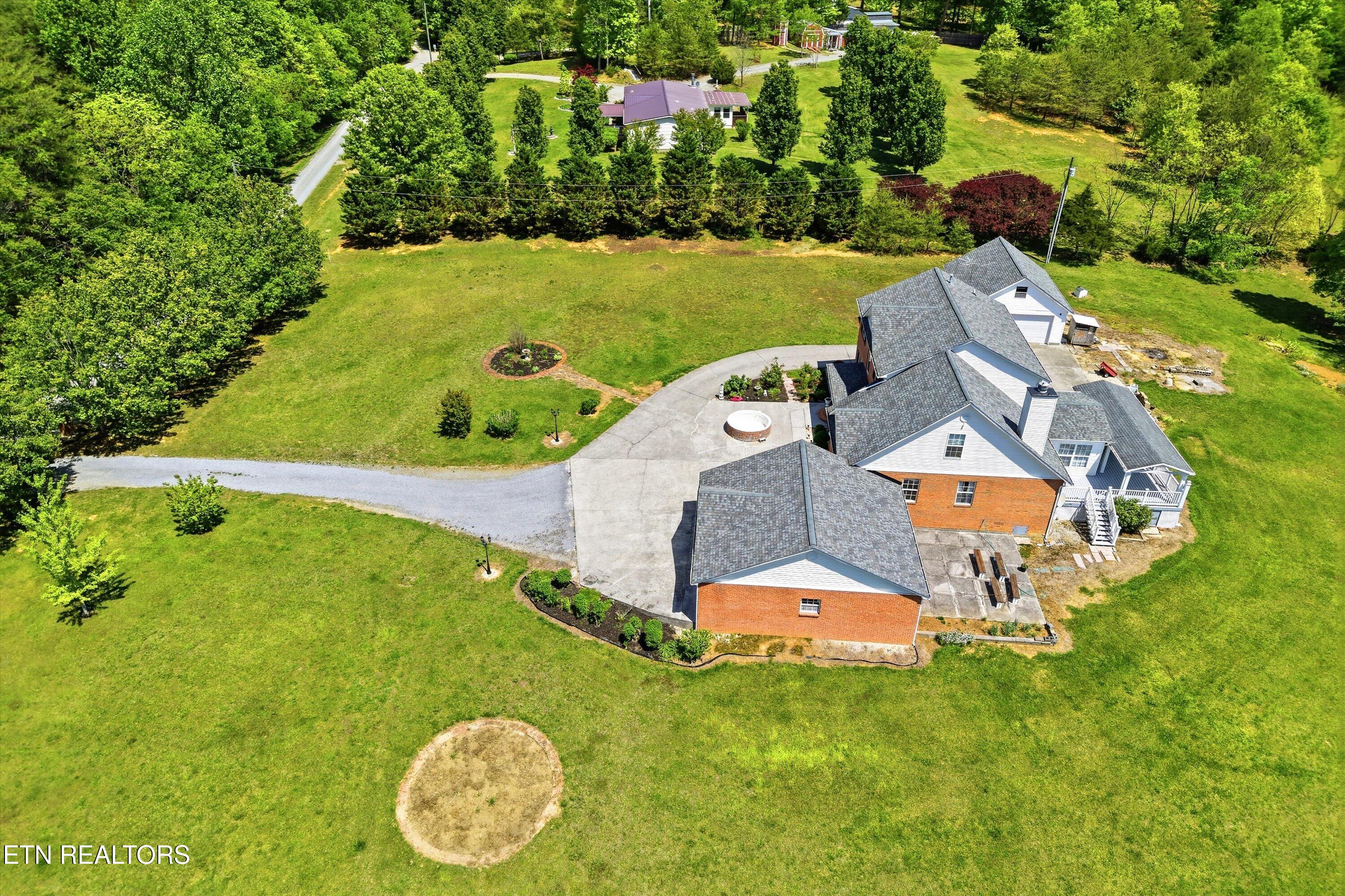 1517 Bob Young Lane Lenoir City TN 37772