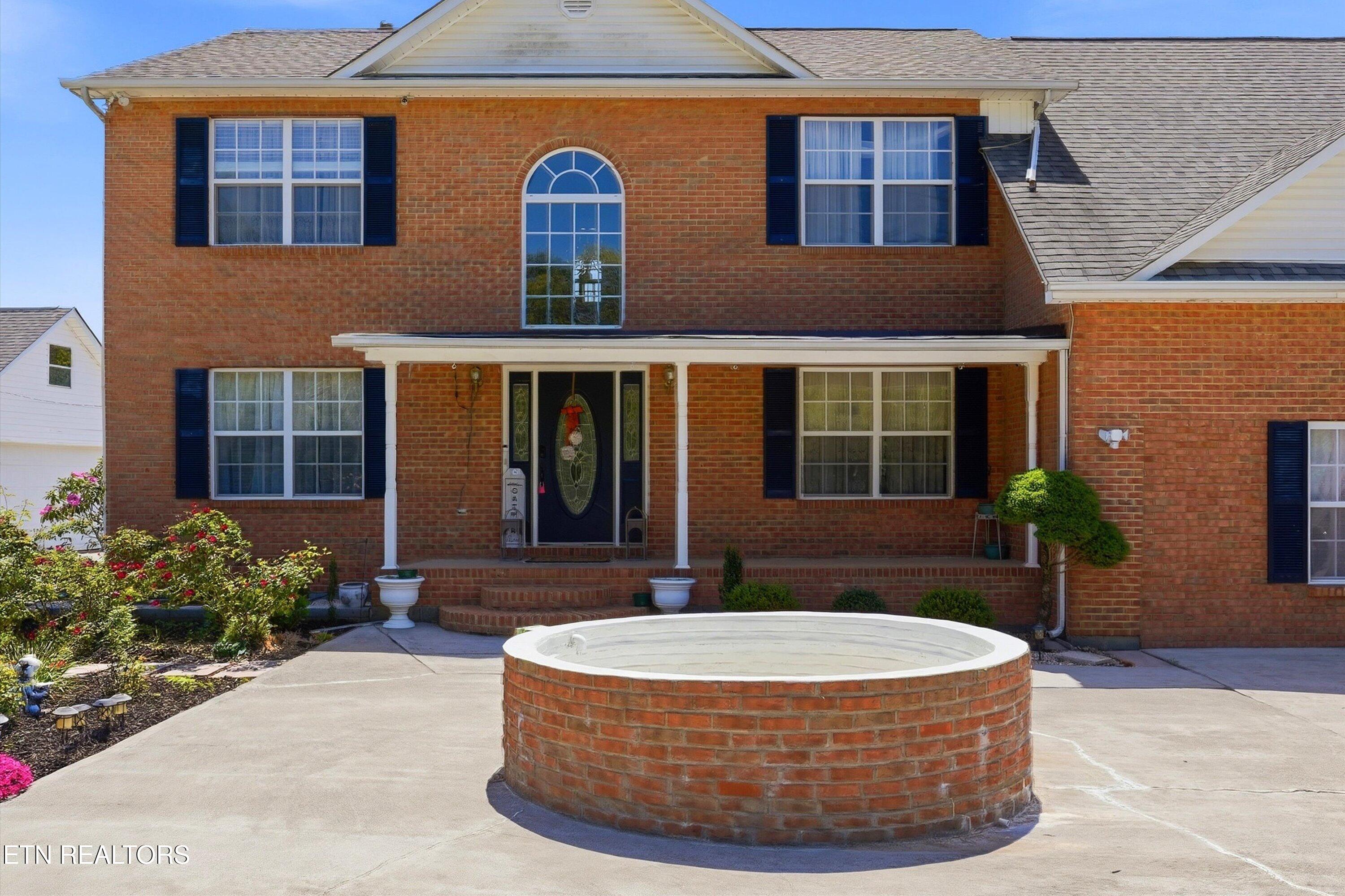 1517 Bob Young Lane Lenoir City TN 37772