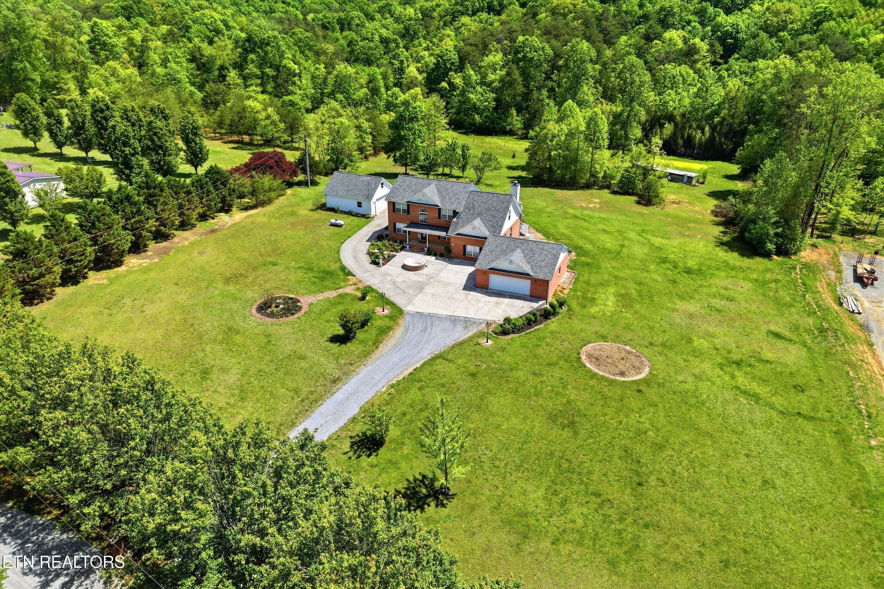 1517 Bob Young Lane Lenoir City TN 37772