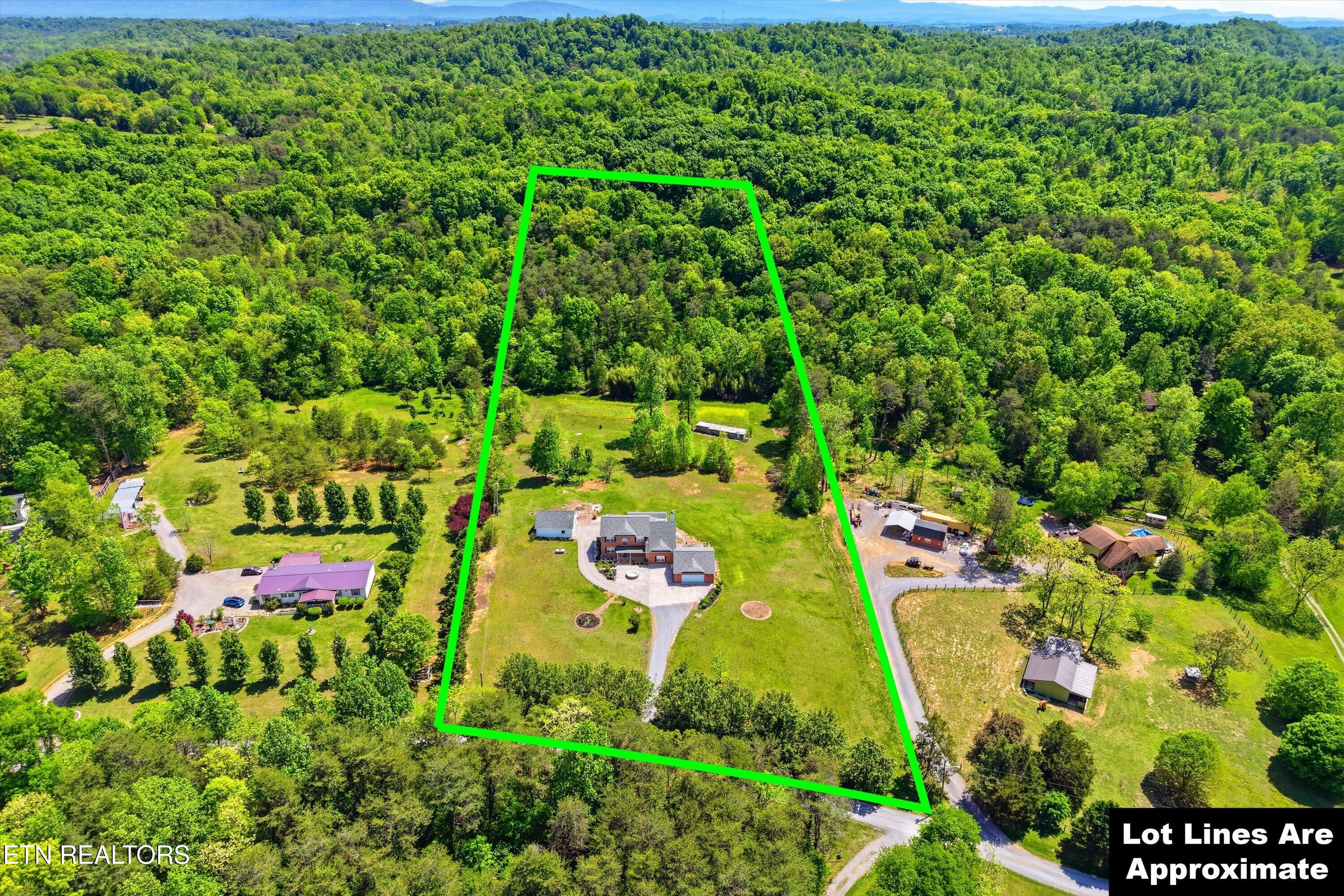 1517 Bob Young Lane Lenoir City TN 37772
