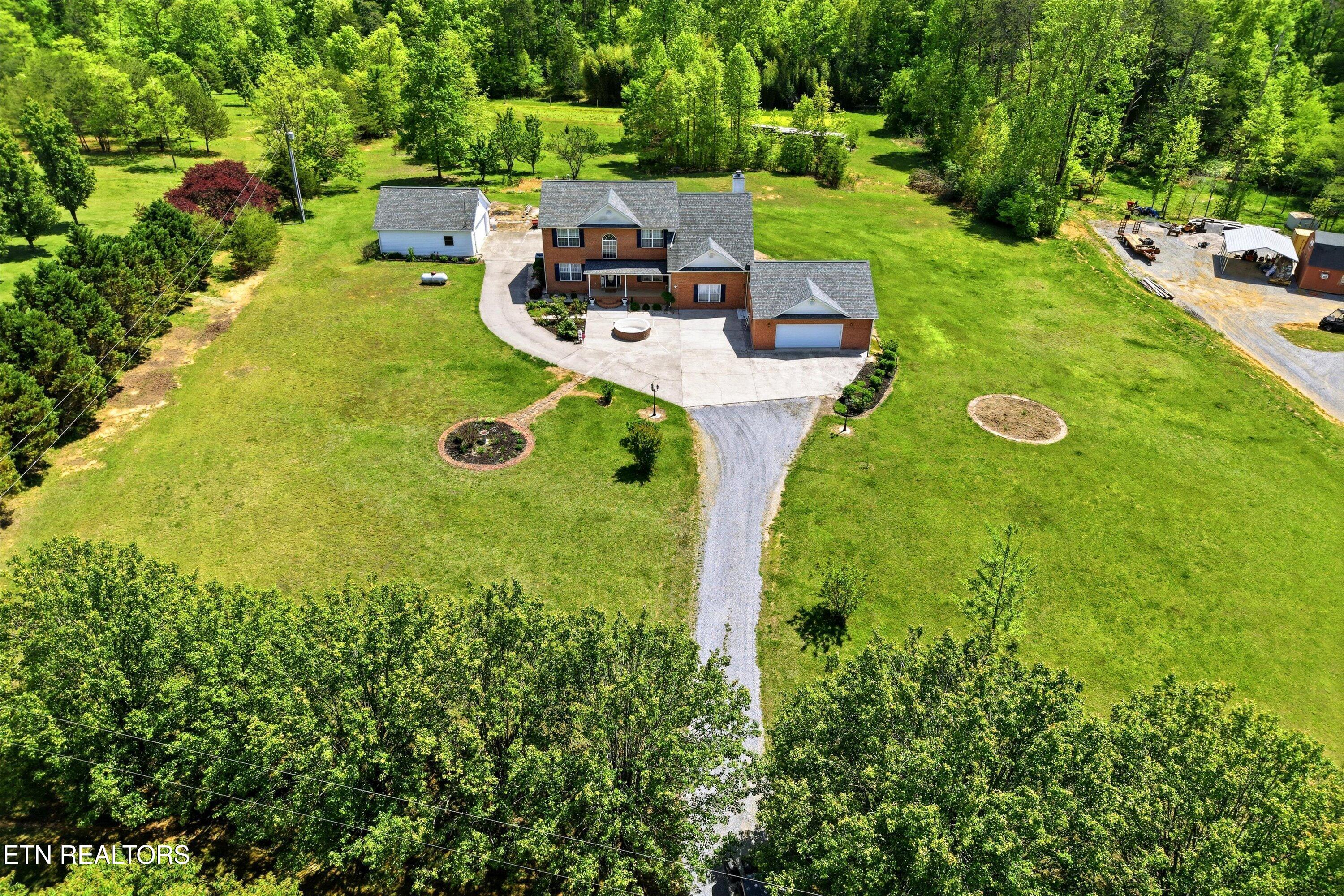 1517 Bob Young Lane Lenoir City TN 37772