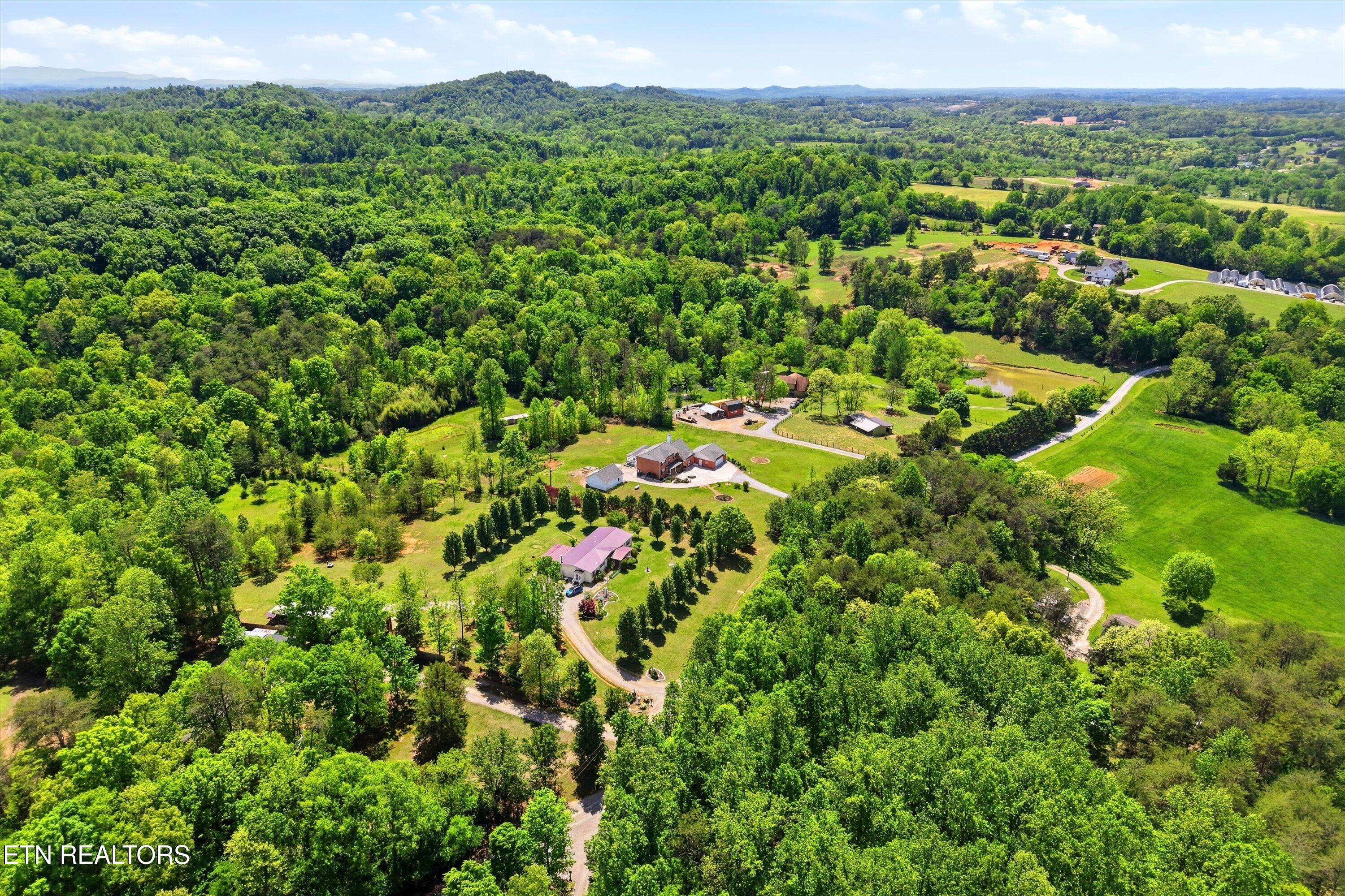 1517 Bob Young Lane Lenoir City TN 37772