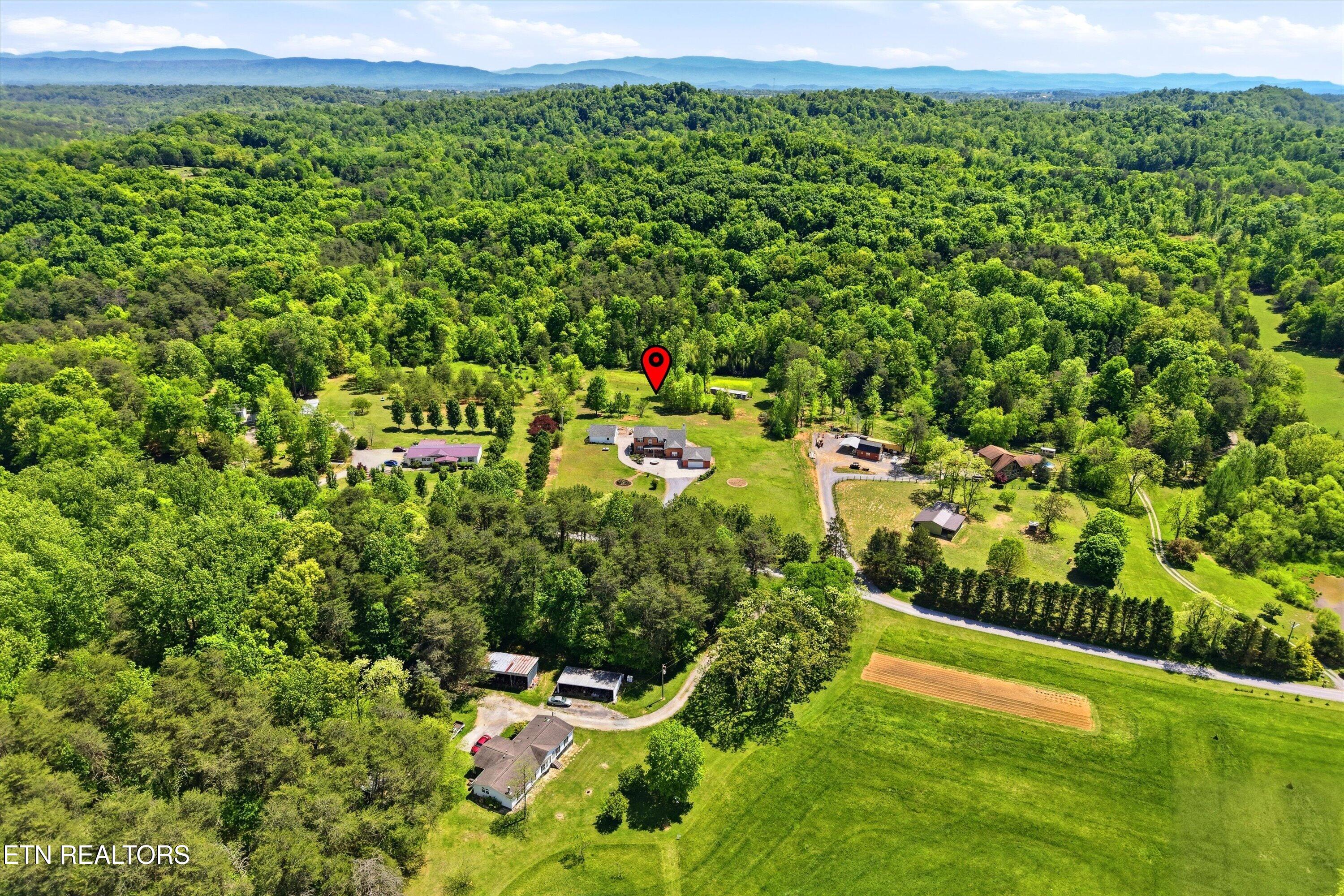 1517 Bob Young Lane Lenoir City TN 37772