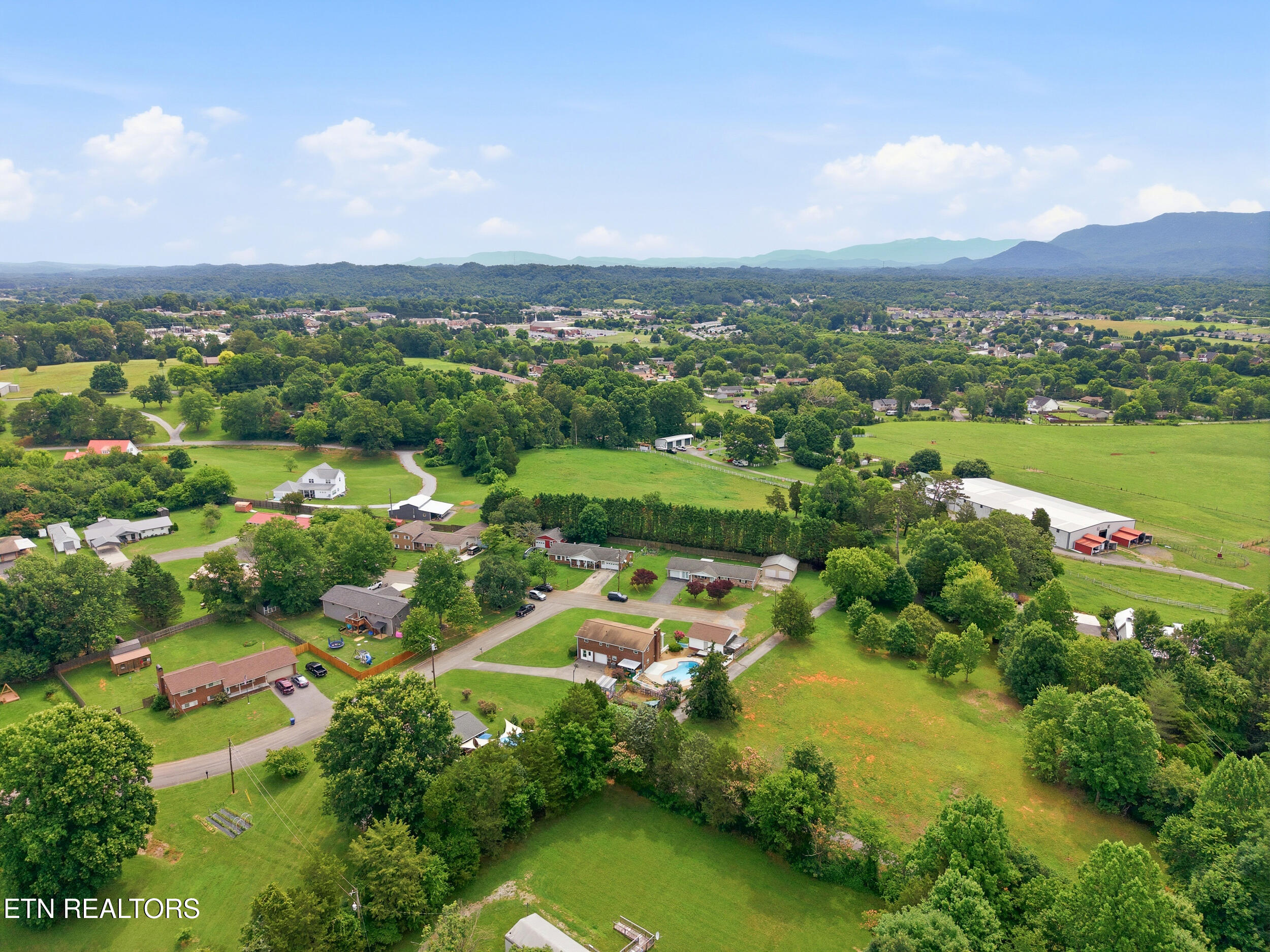 135 Colonial Circle Seymour TN 37865
