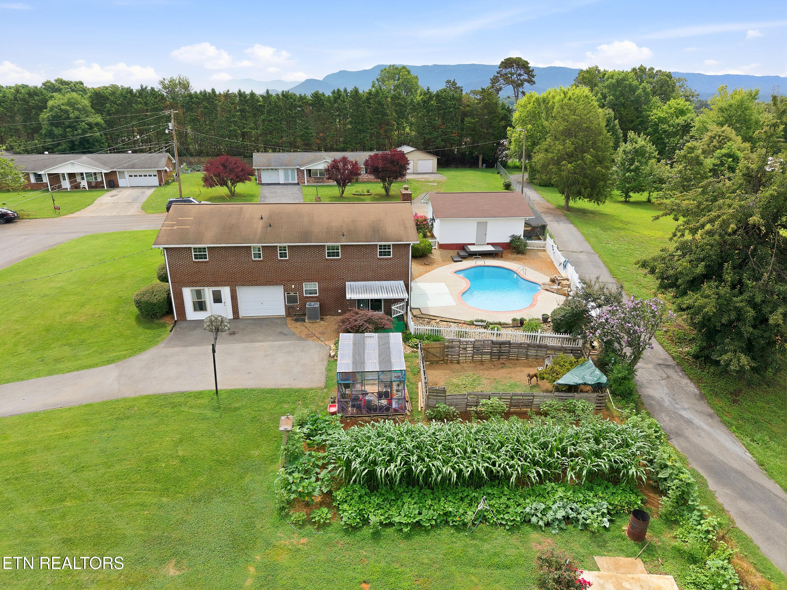 135 Colonial Circle Seymour TN 37865